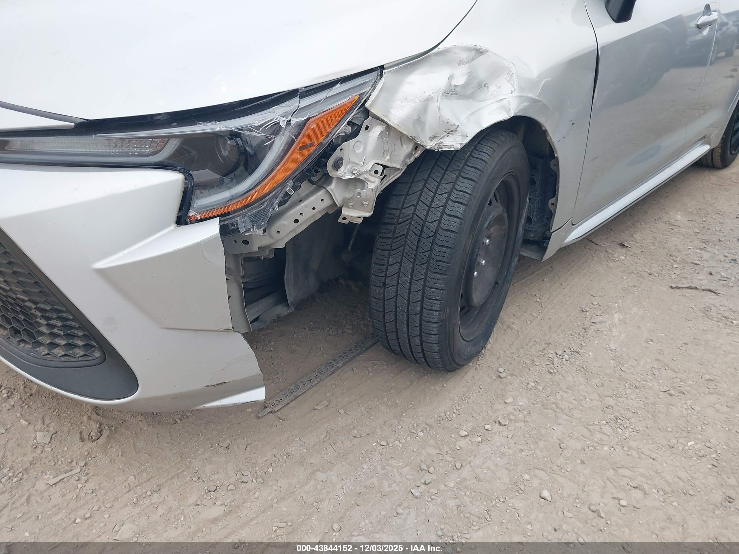 TOYOTA COROLLA image 6