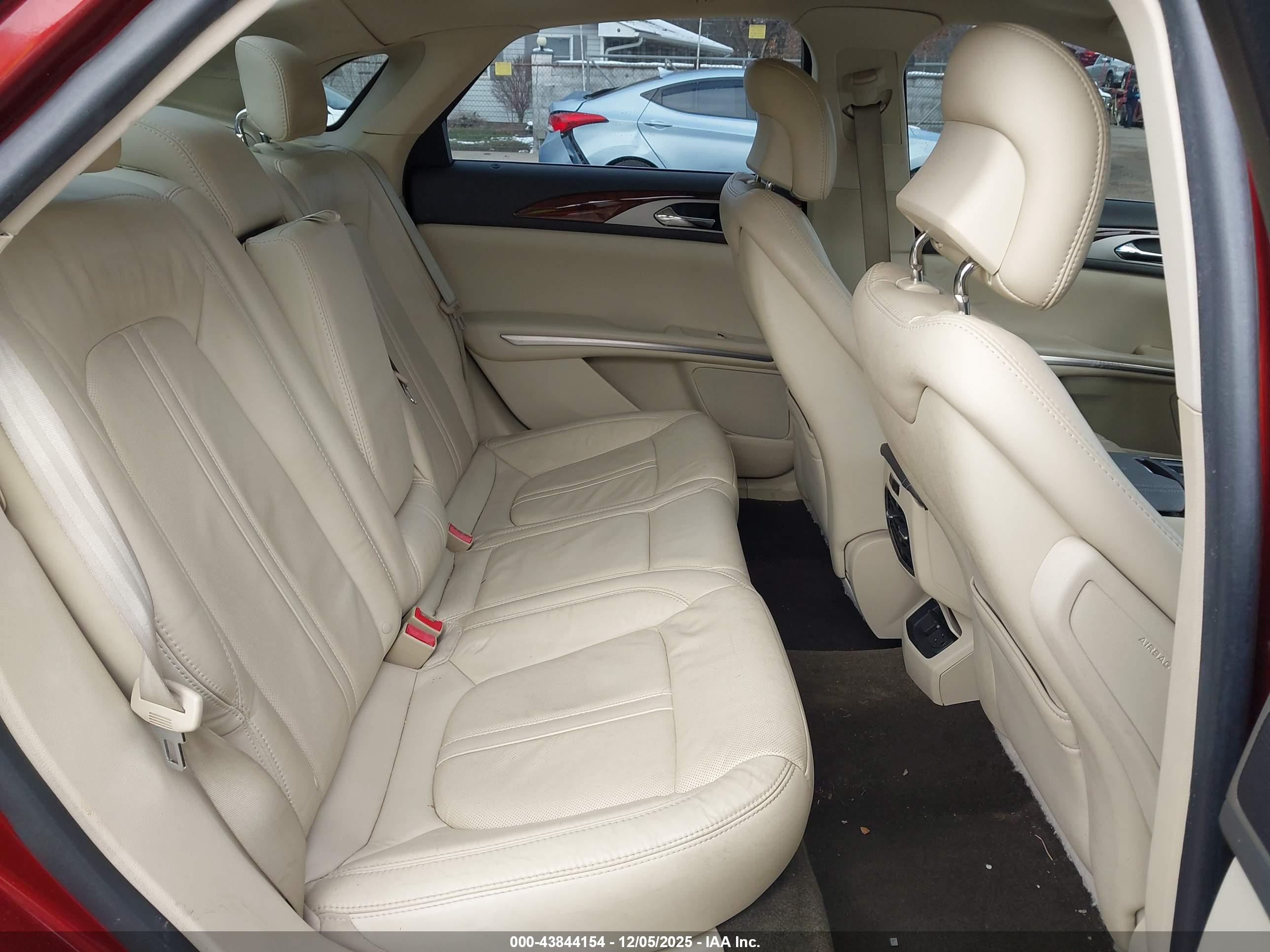 LINCOLN MKZ image 8