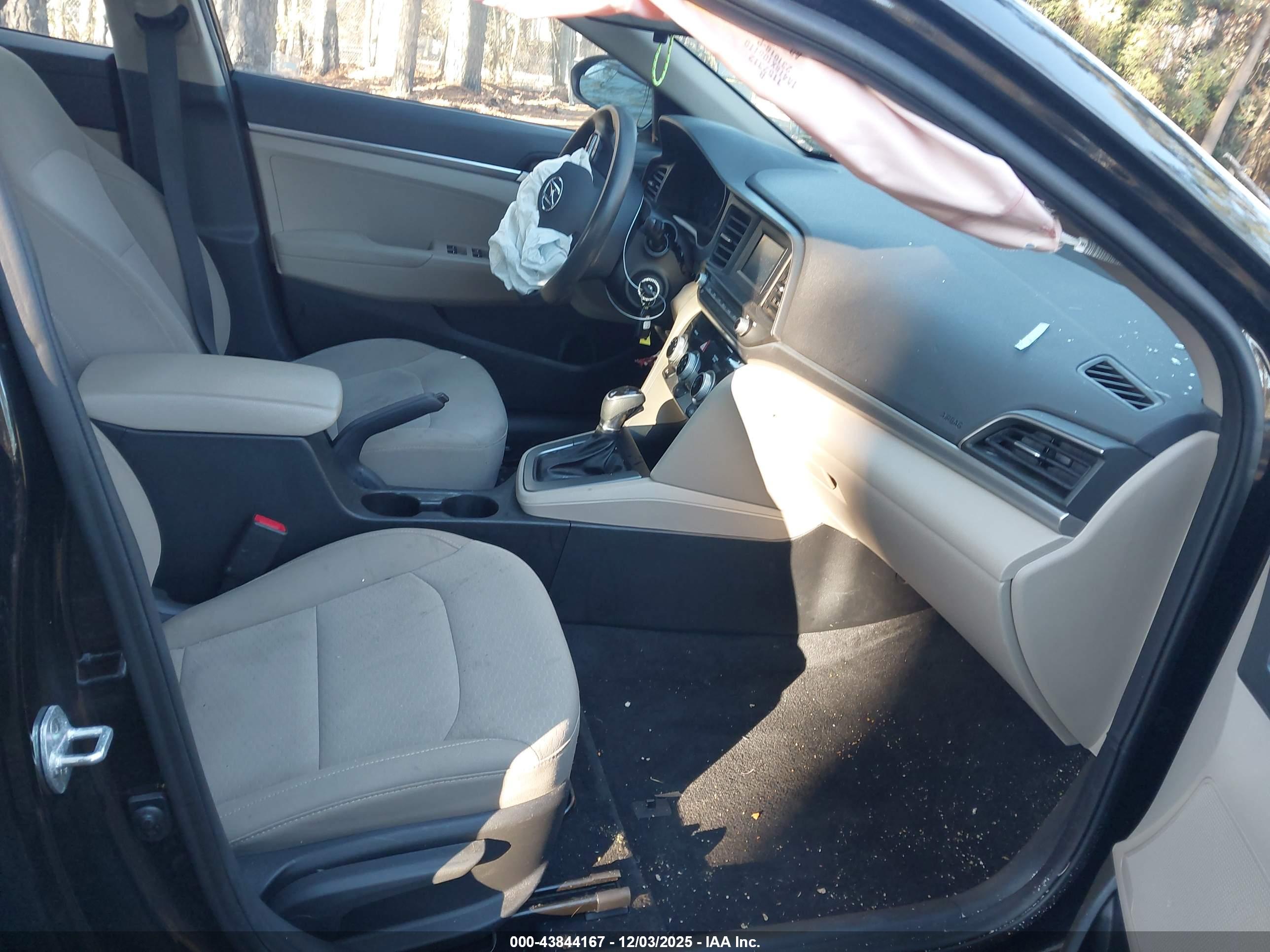 HYUNDAI ELANTRA image 5