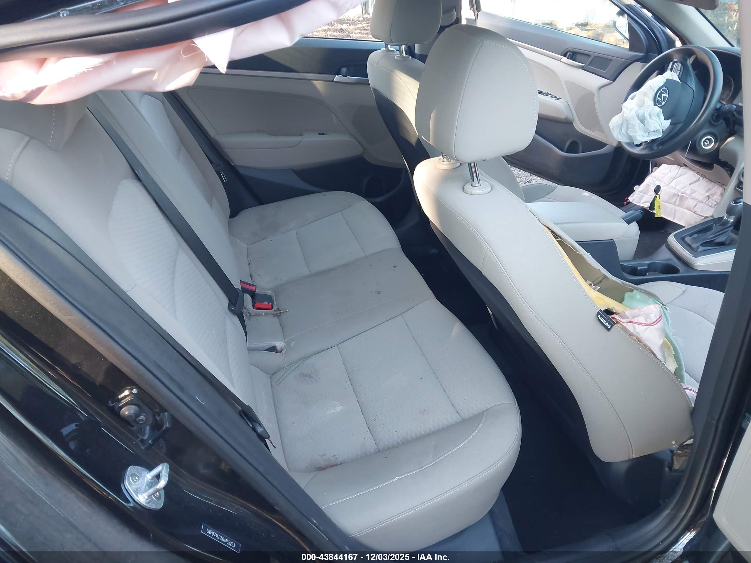 HYUNDAI ELANTRA image 8