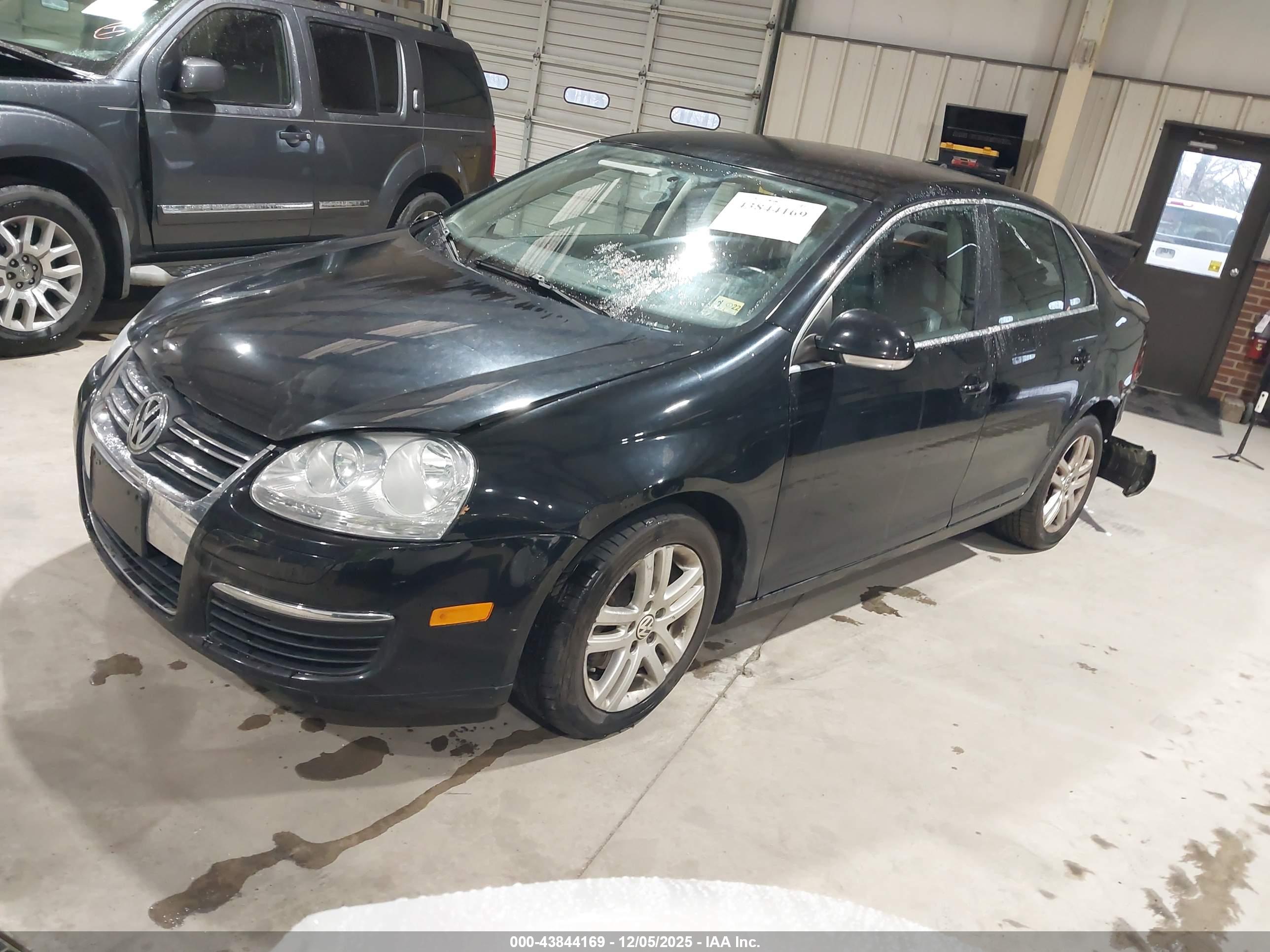 VOLKSWAGEN JETTA image 2