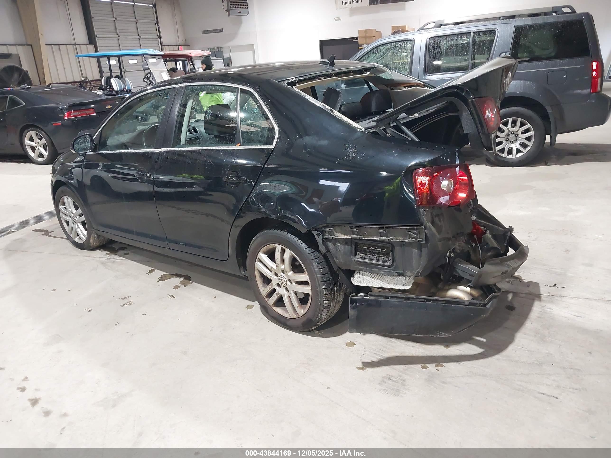 VOLKSWAGEN JETTA image 3