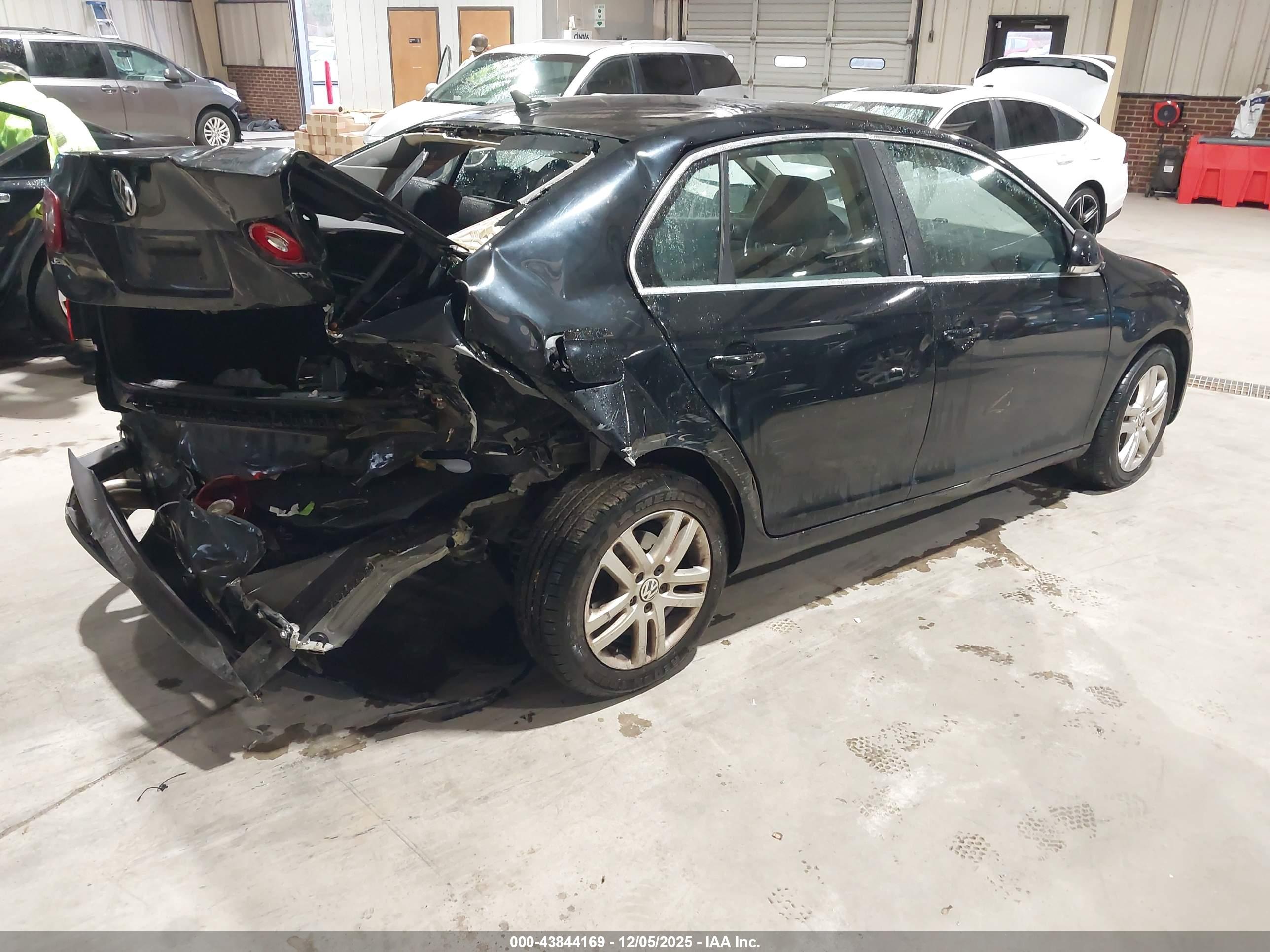 VOLKSWAGEN JETTA image 4
