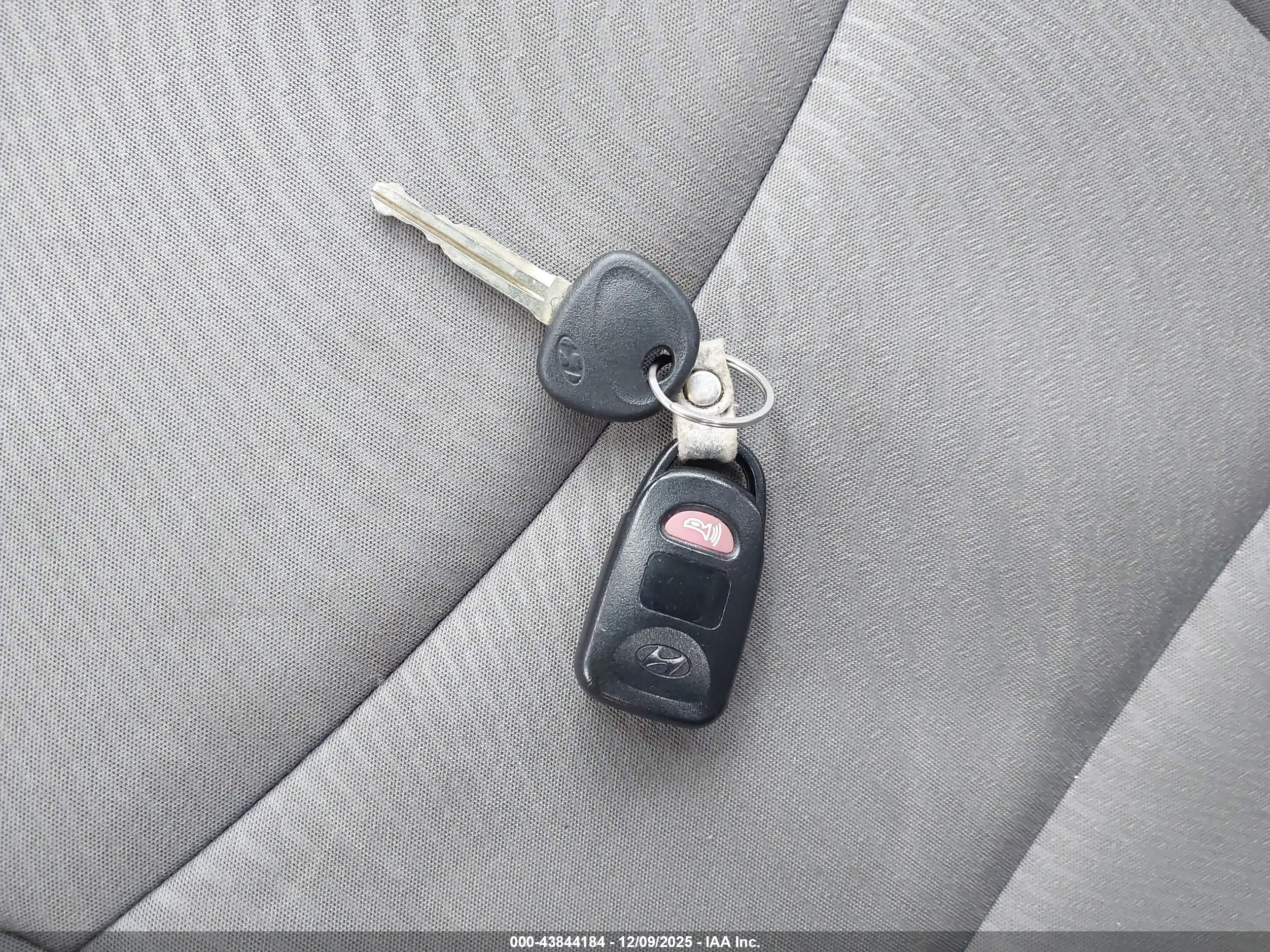 HYUNDAI ELANTRA image 11