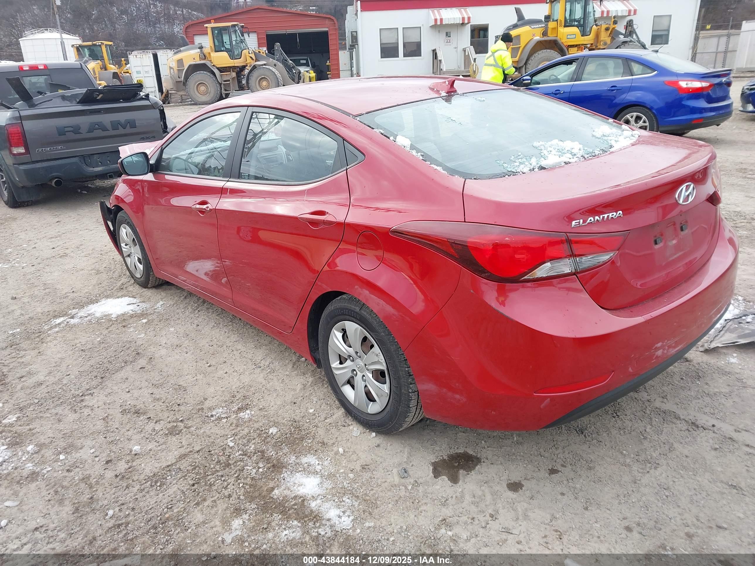 HYUNDAI ELANTRA image 3