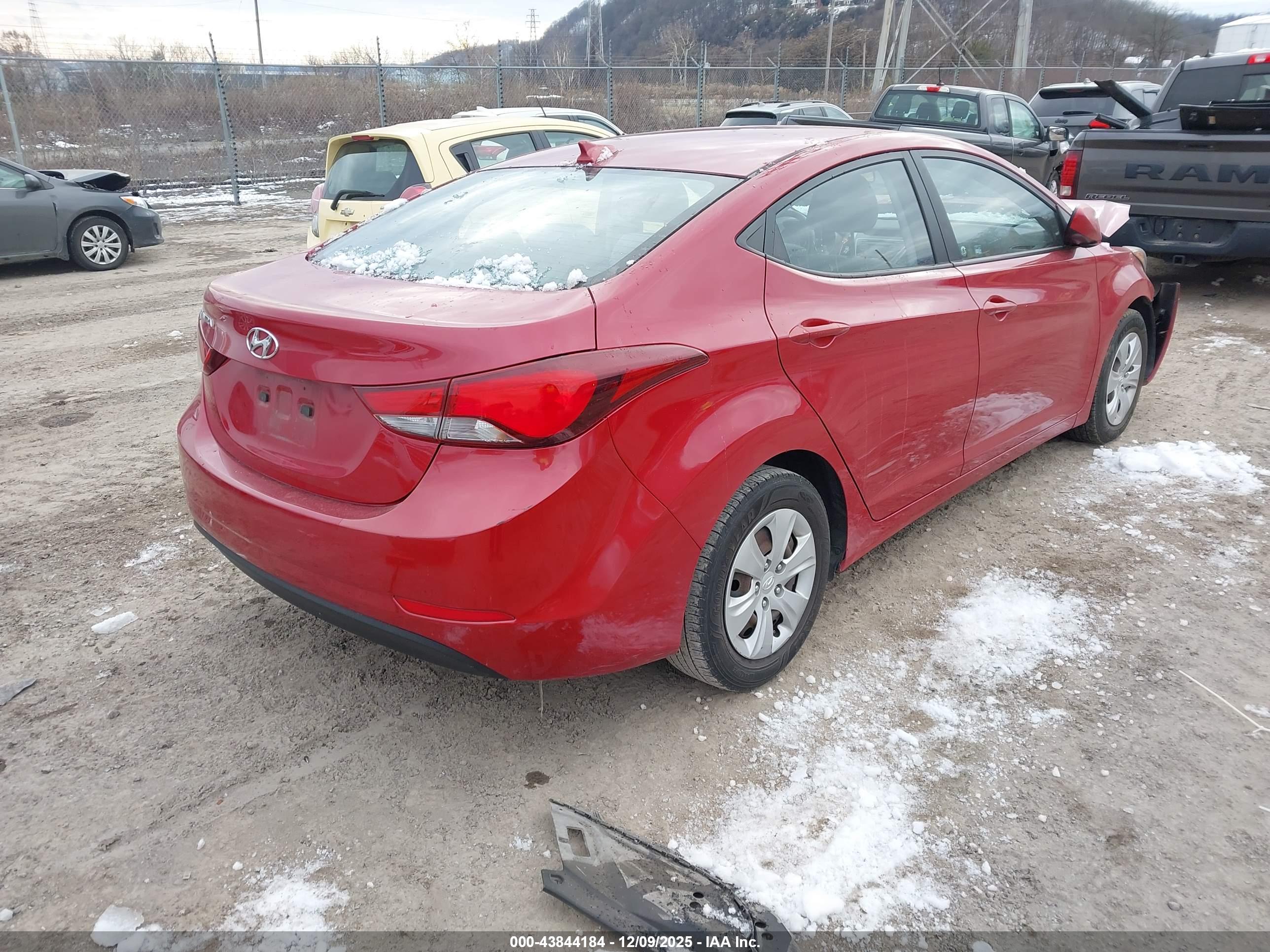 HYUNDAI ELANTRA image 4