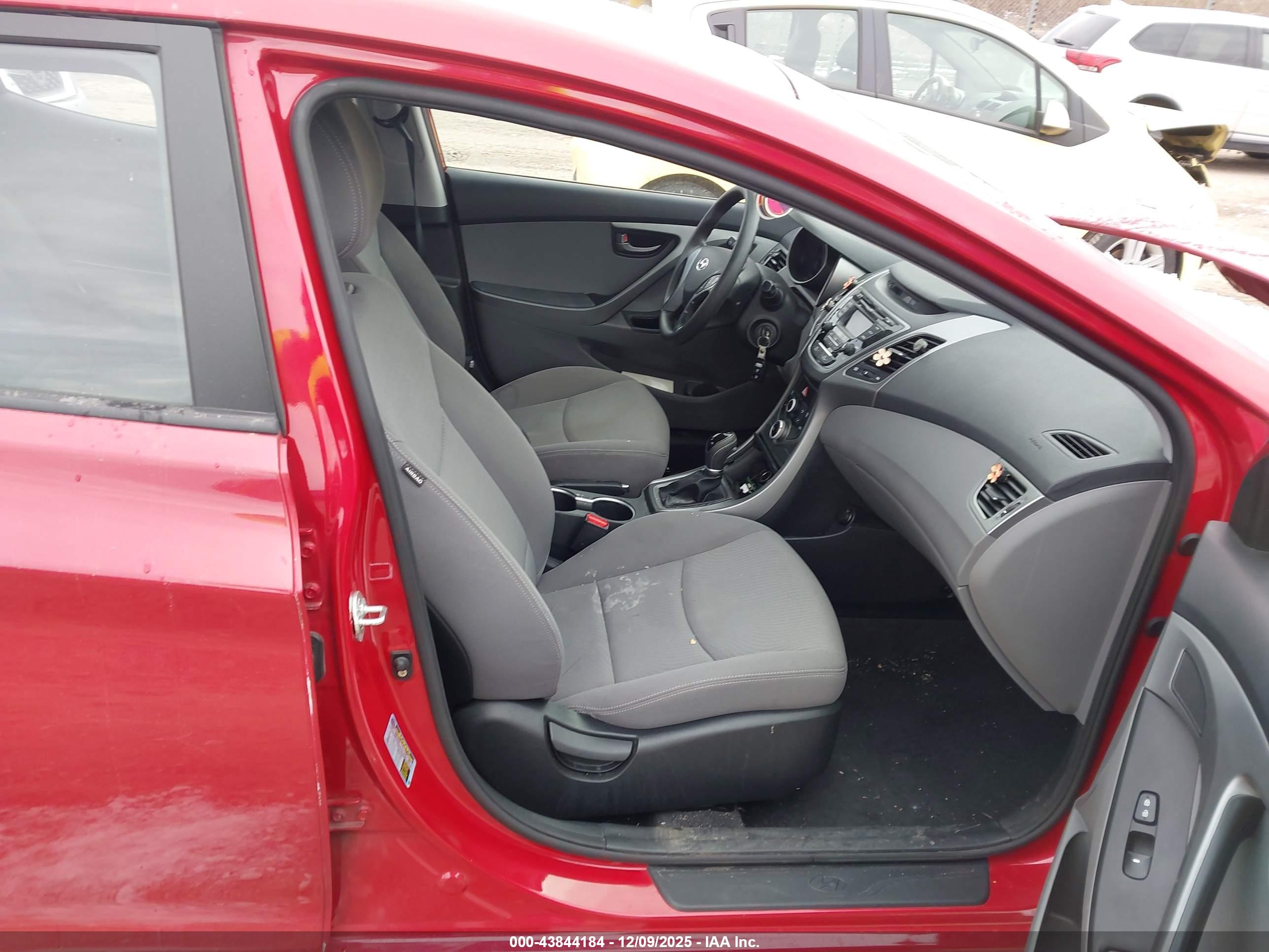 HYUNDAI ELANTRA image 5