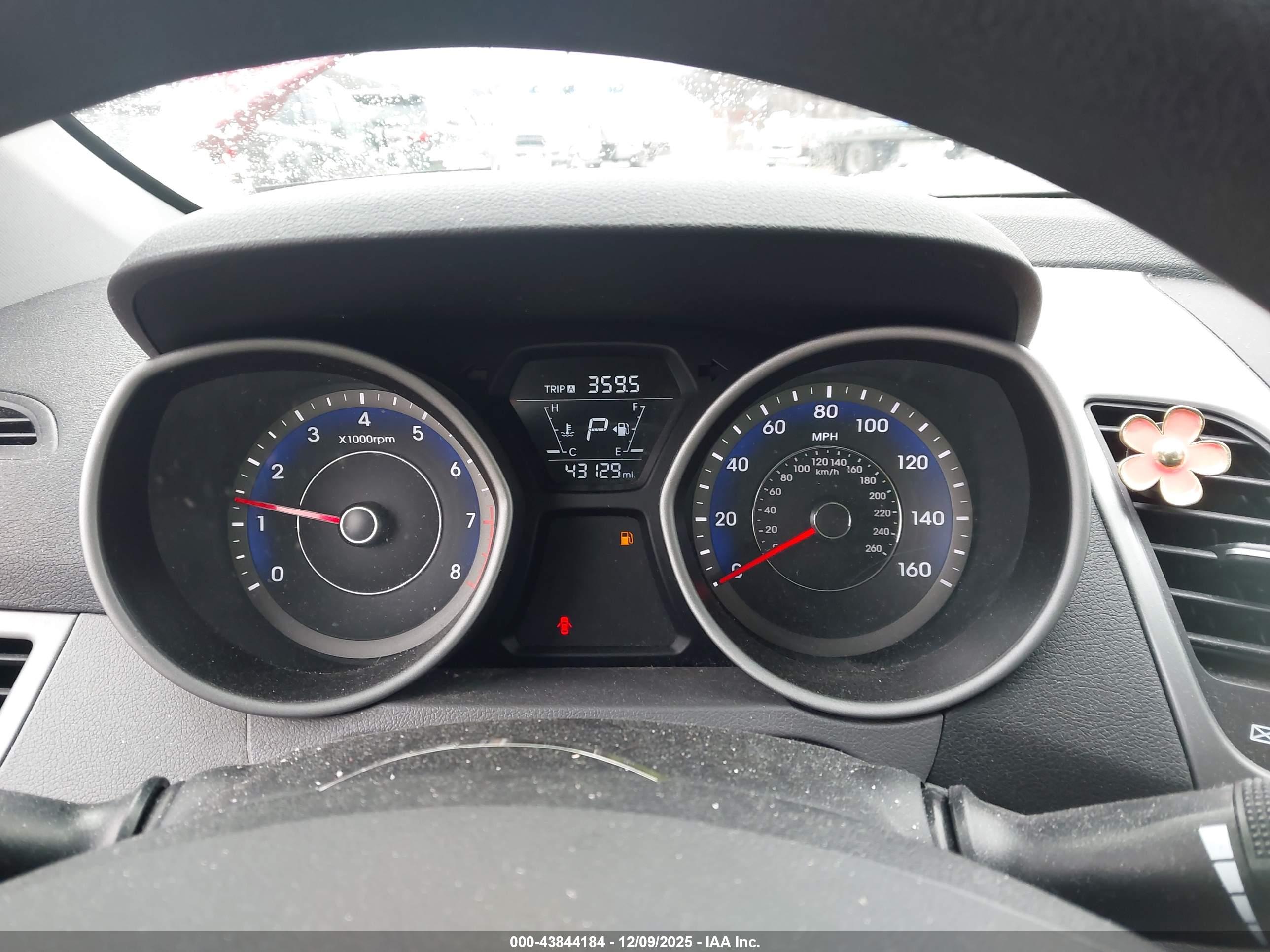 HYUNDAI ELANTRA image 7