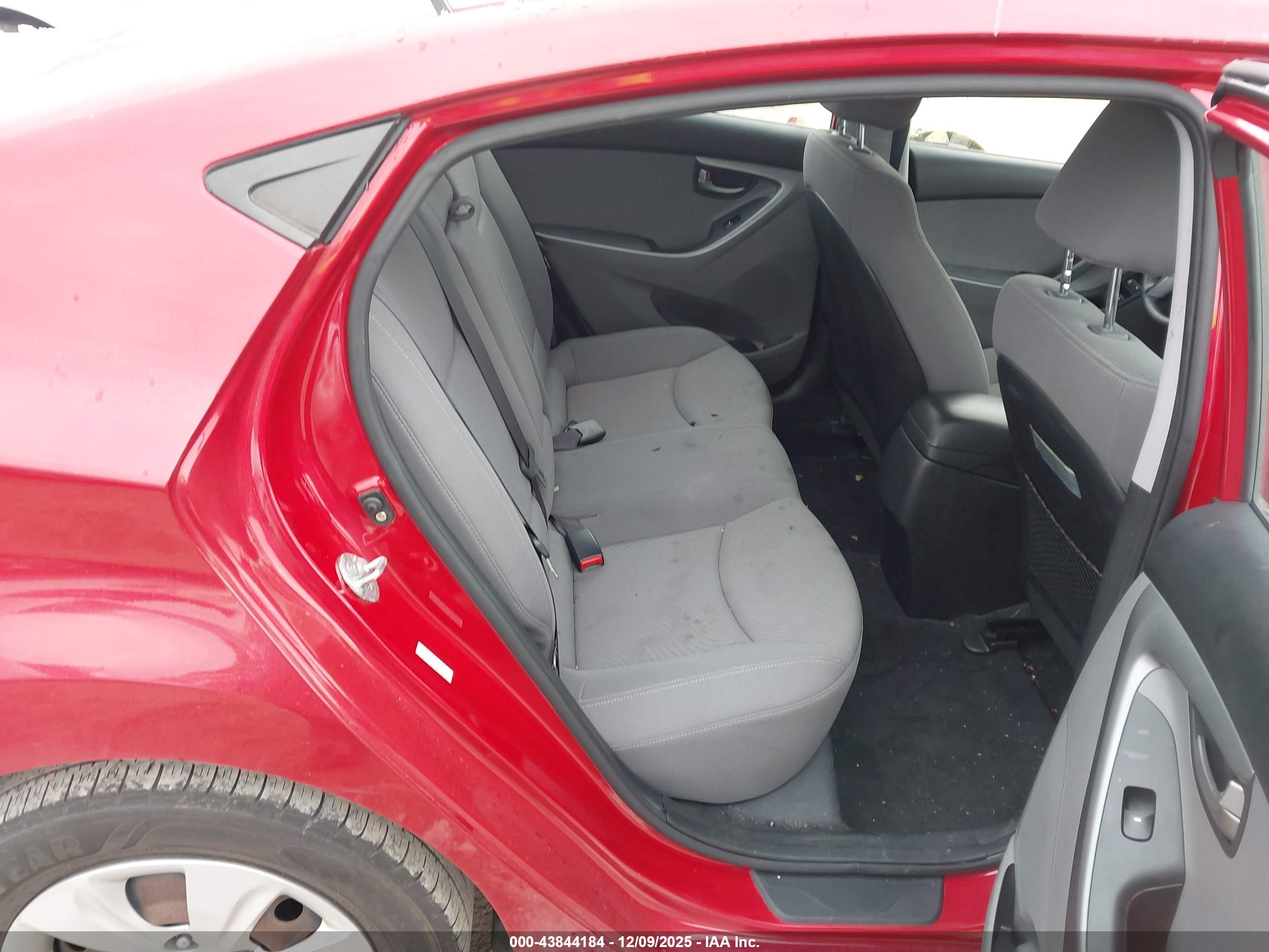 HYUNDAI ELANTRA image 8