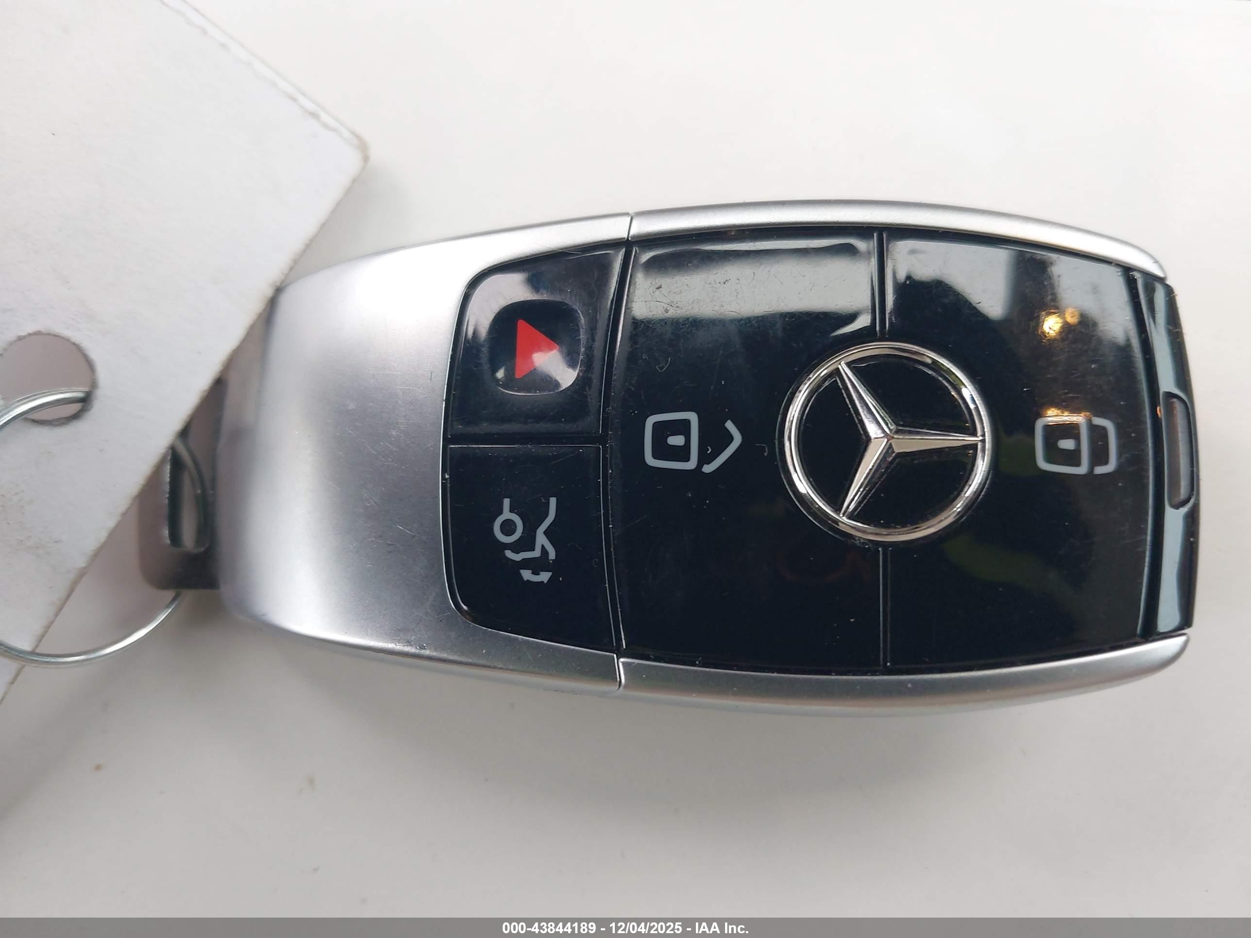 MERCEDES-BENZ E image 11