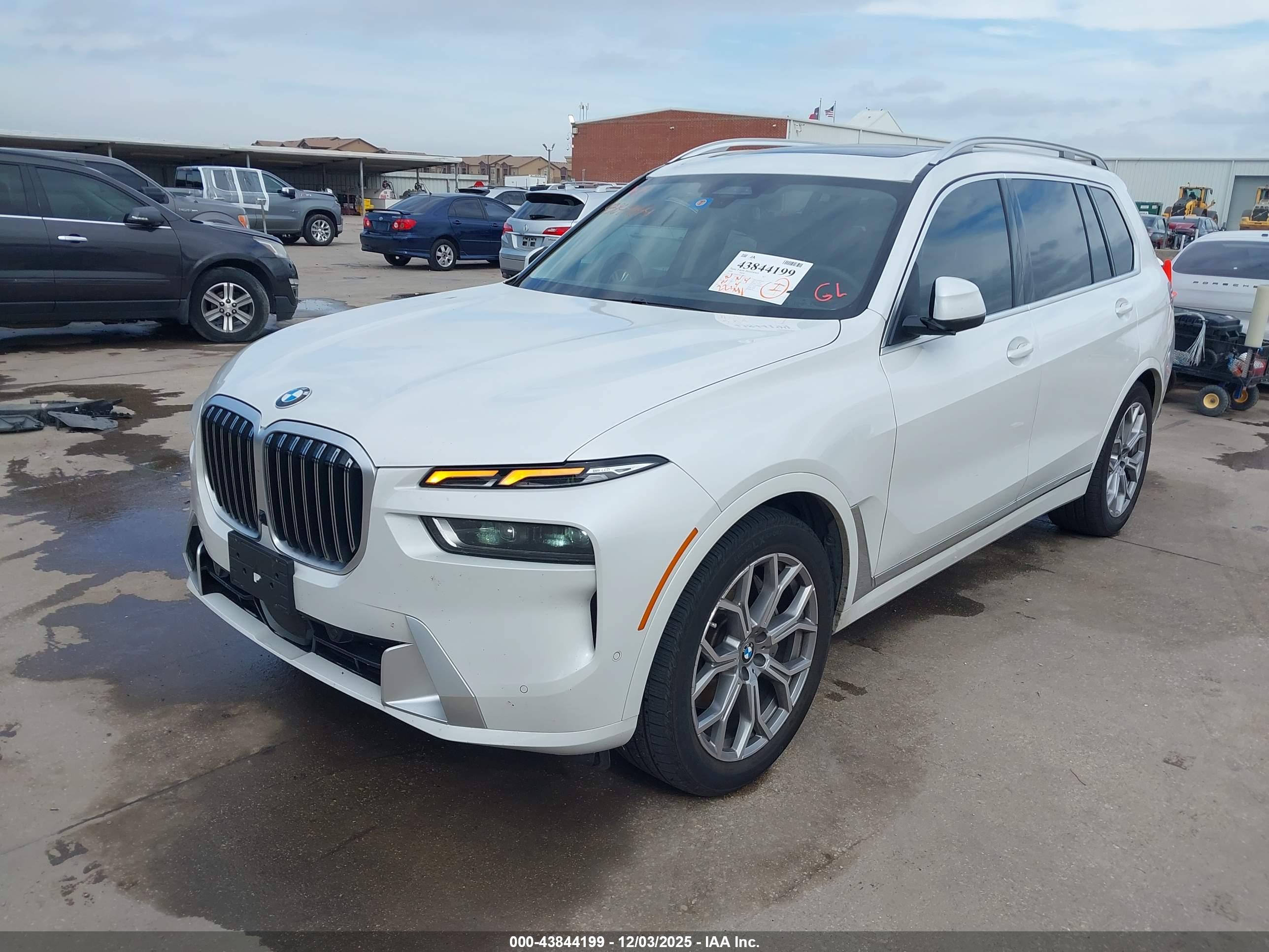 BMW X7 image 2