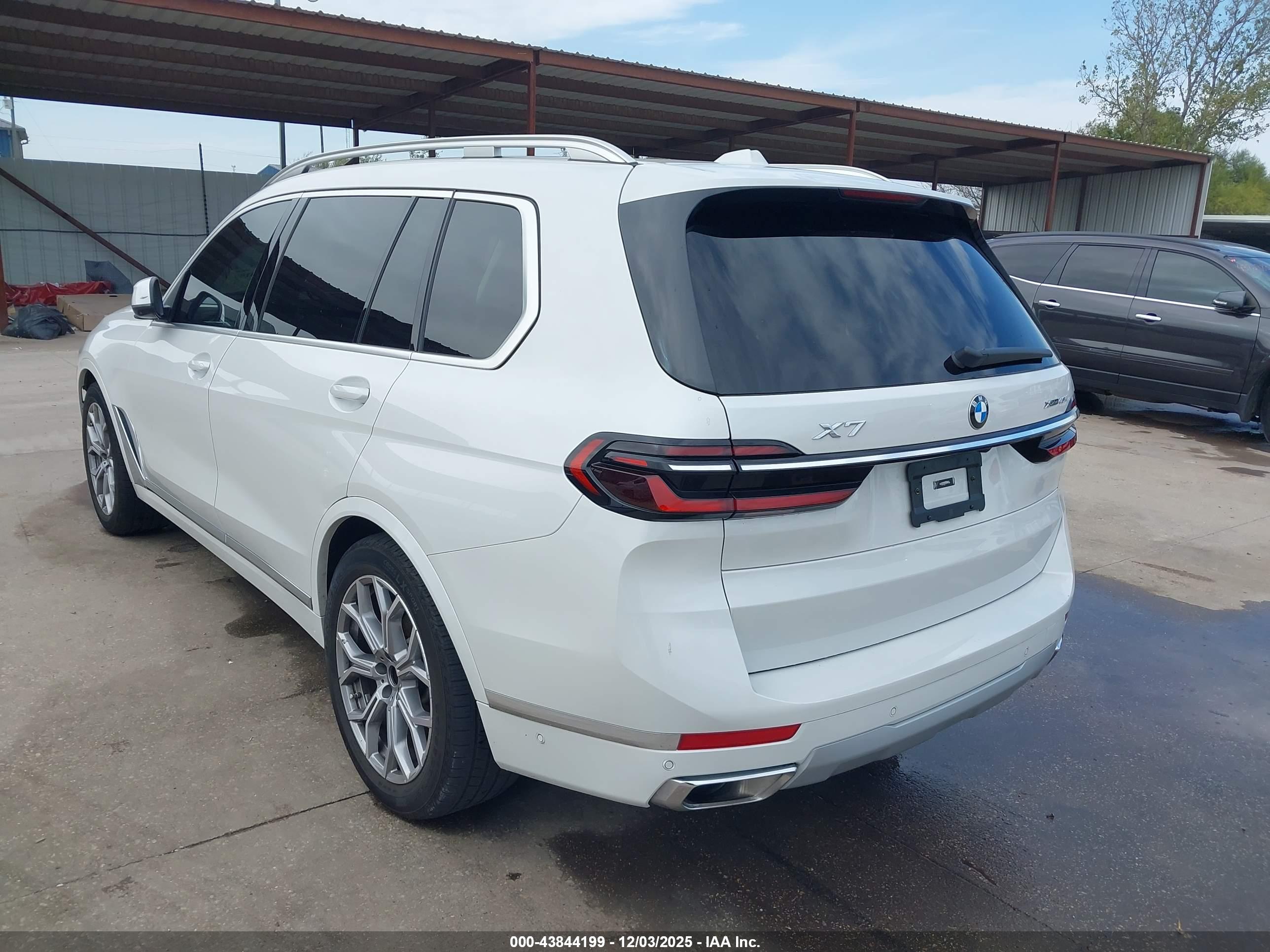 BMW X7 image 3