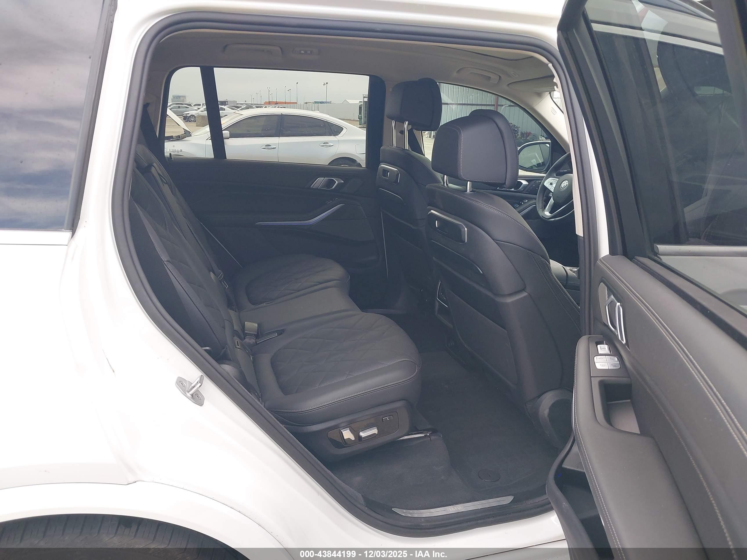 BMW X7 image 8