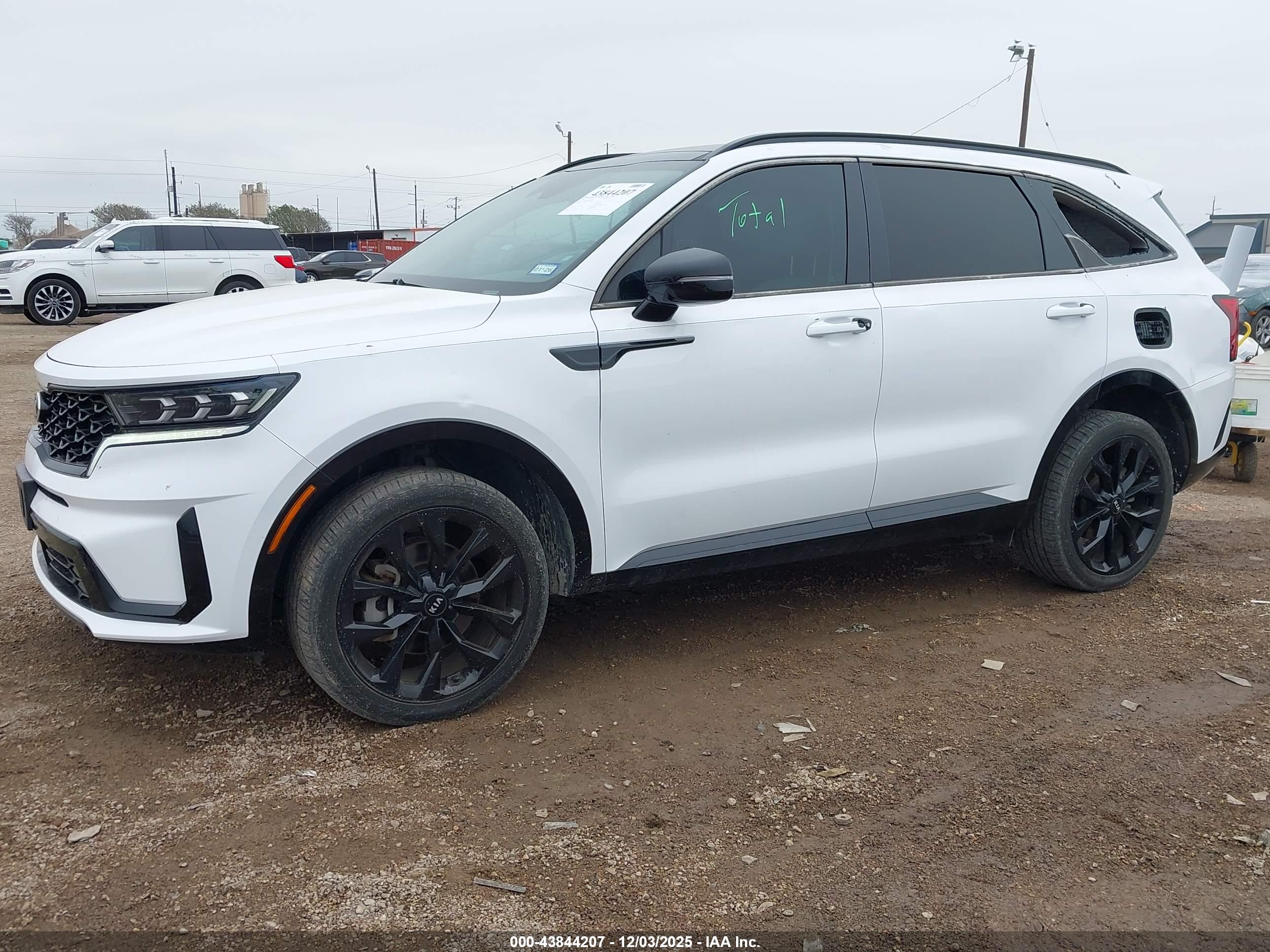 KIA SORENTO image 2
