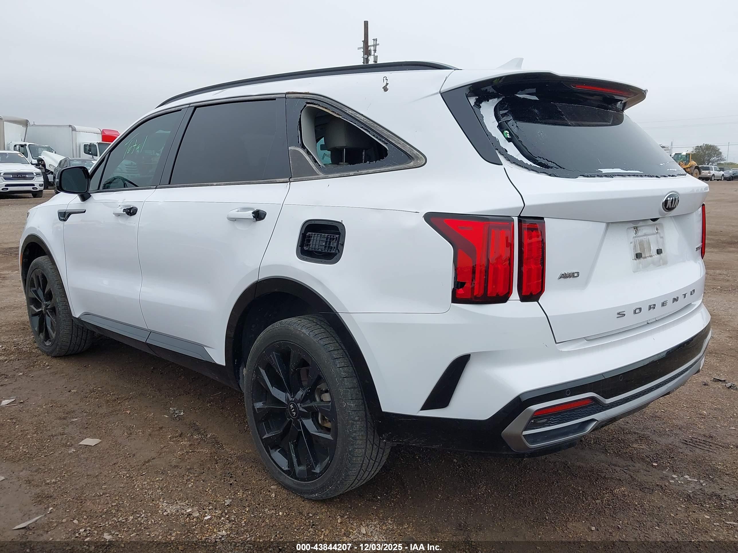 KIA SORENTO image 3