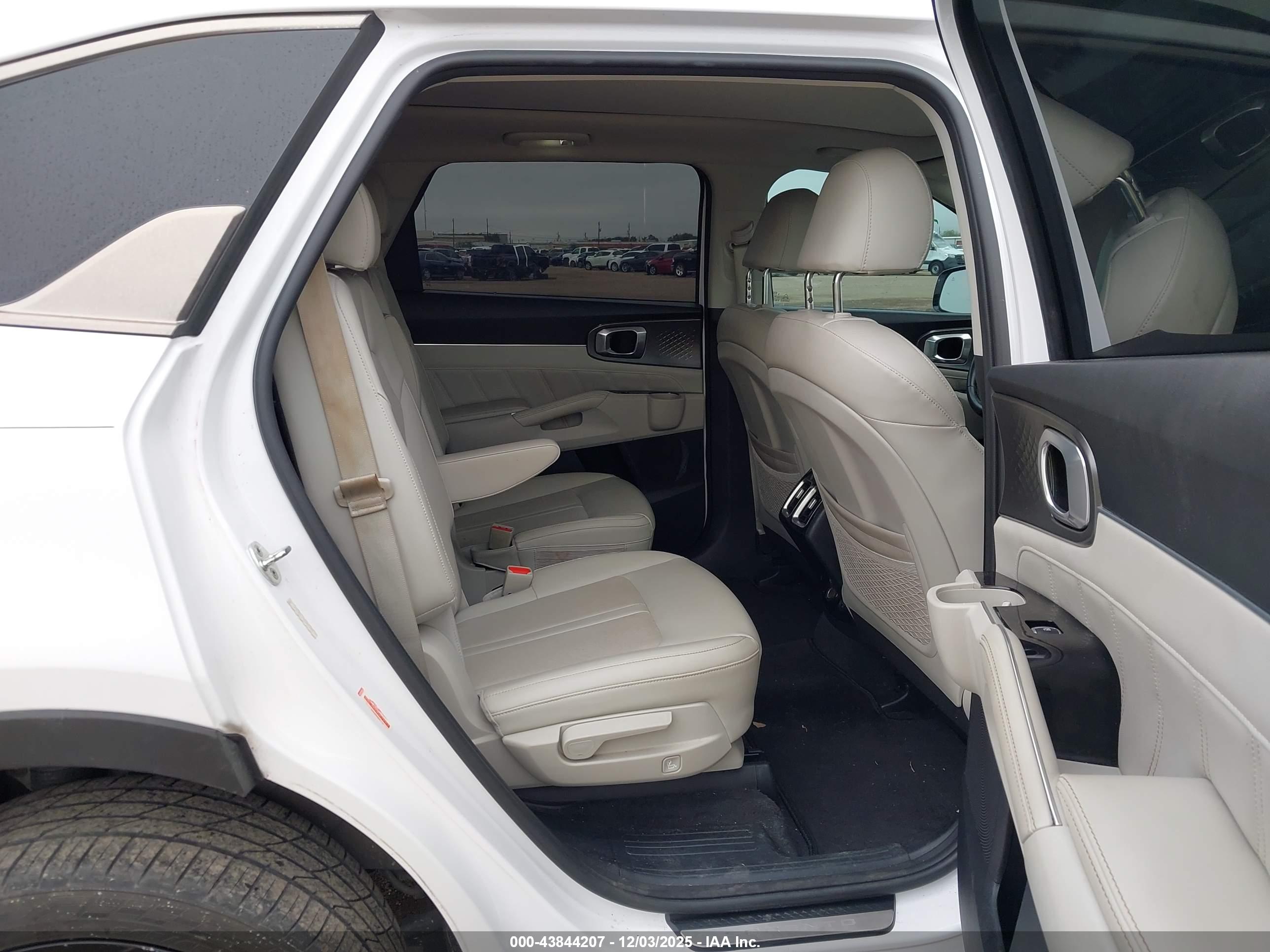 KIA SORENTO image 8
