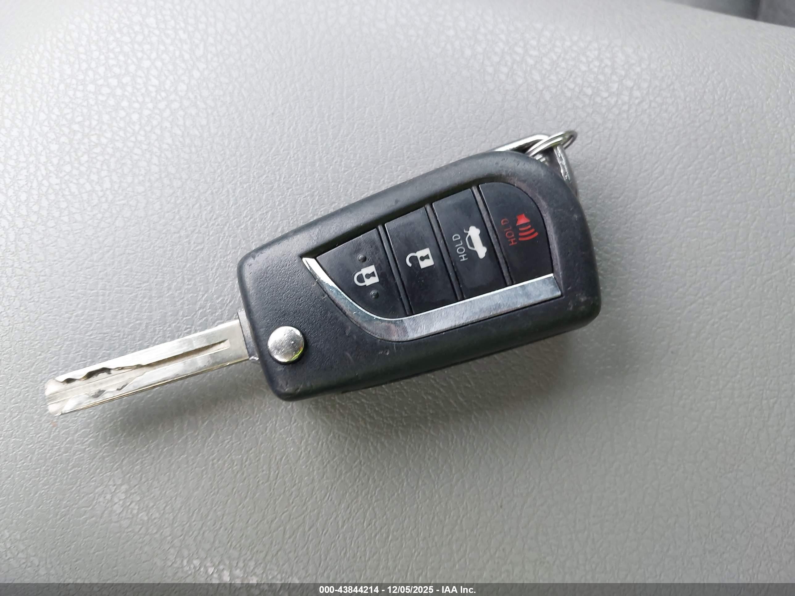 TOYOTA CAMRY image 11
