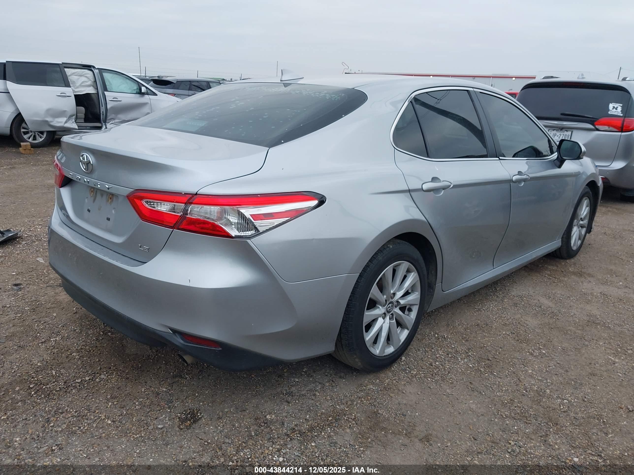 TOYOTA CAMRY image 4