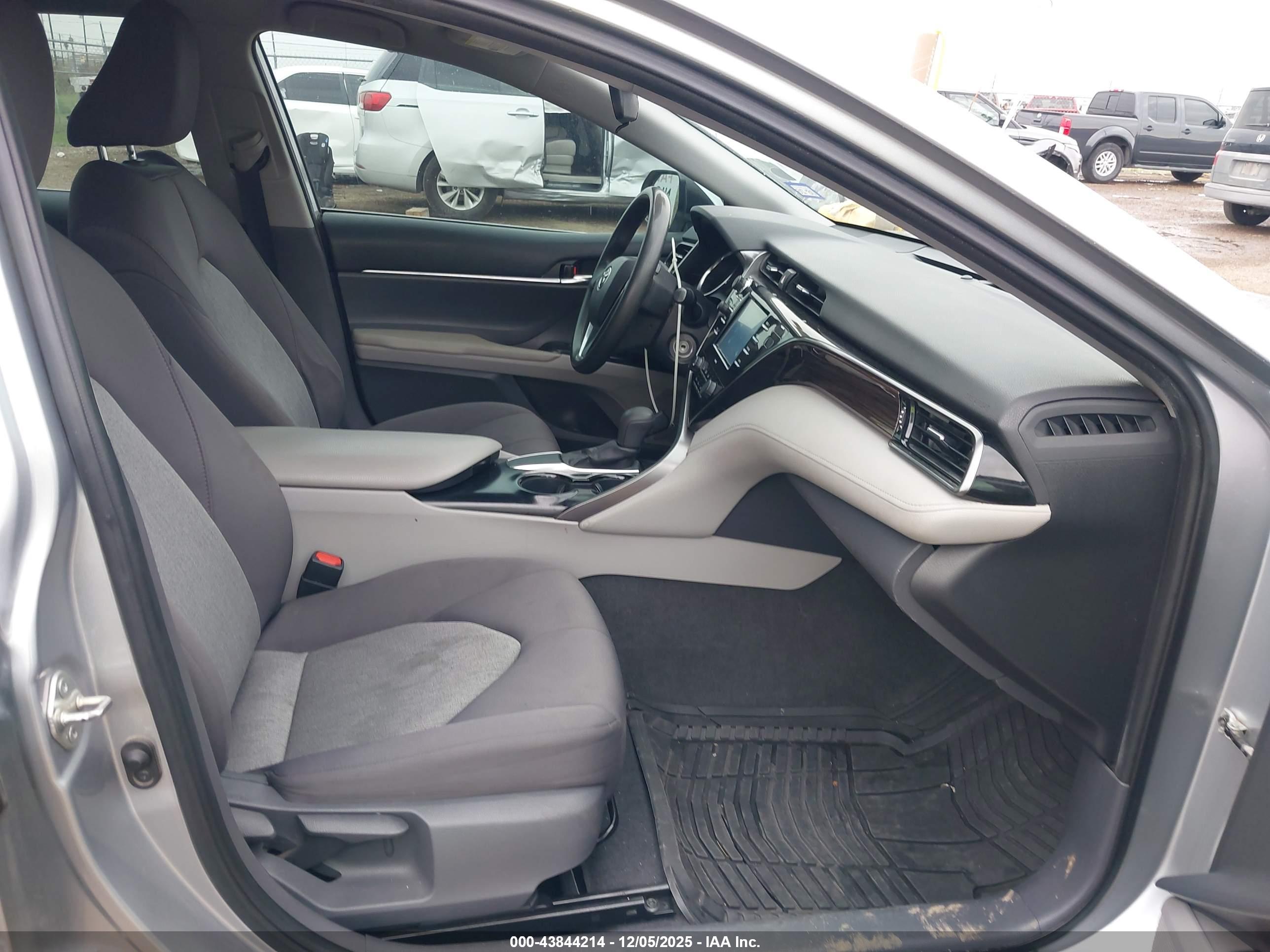 TOYOTA CAMRY image 5