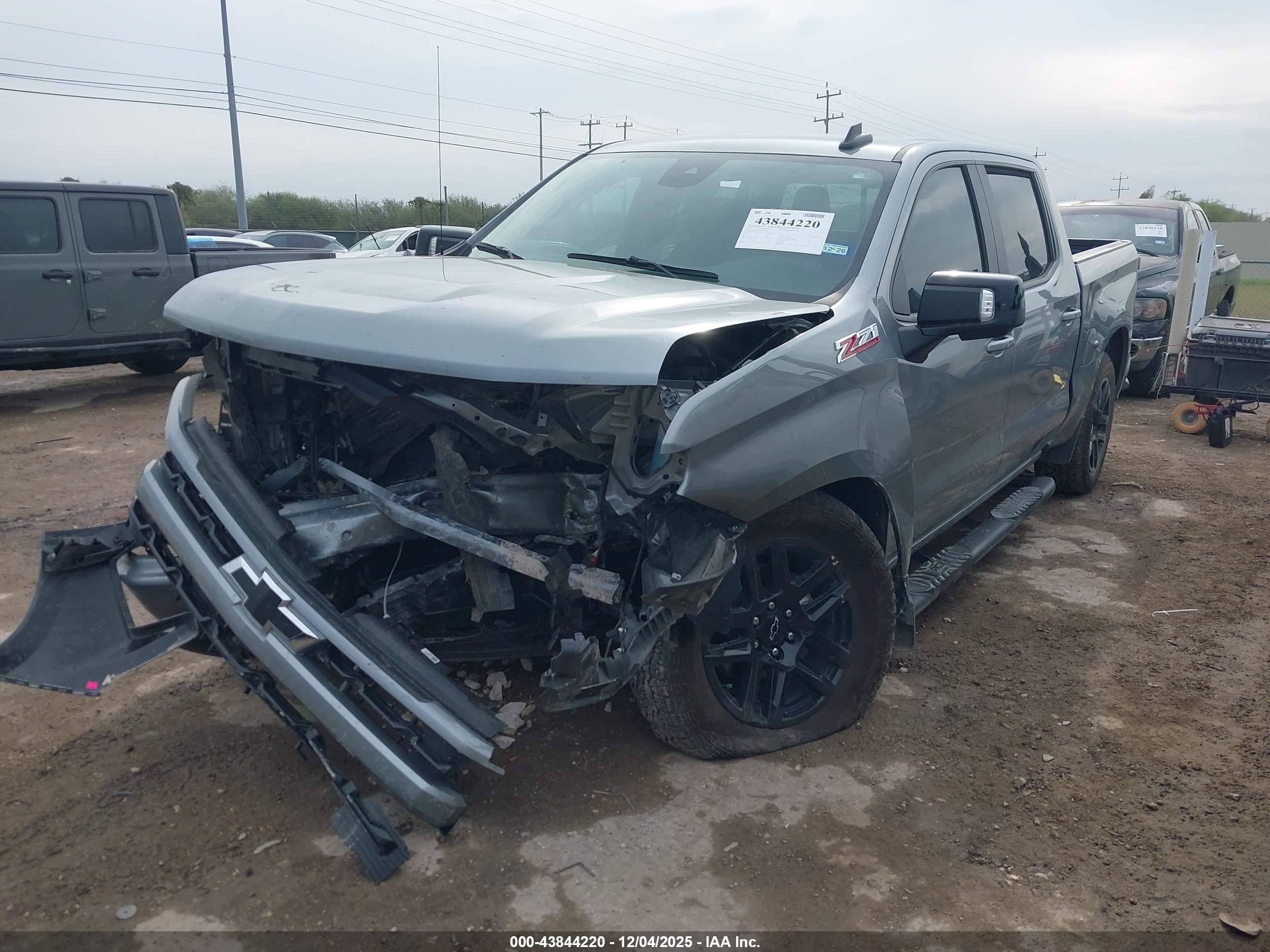 CHEVROLET SILVERADO image 2