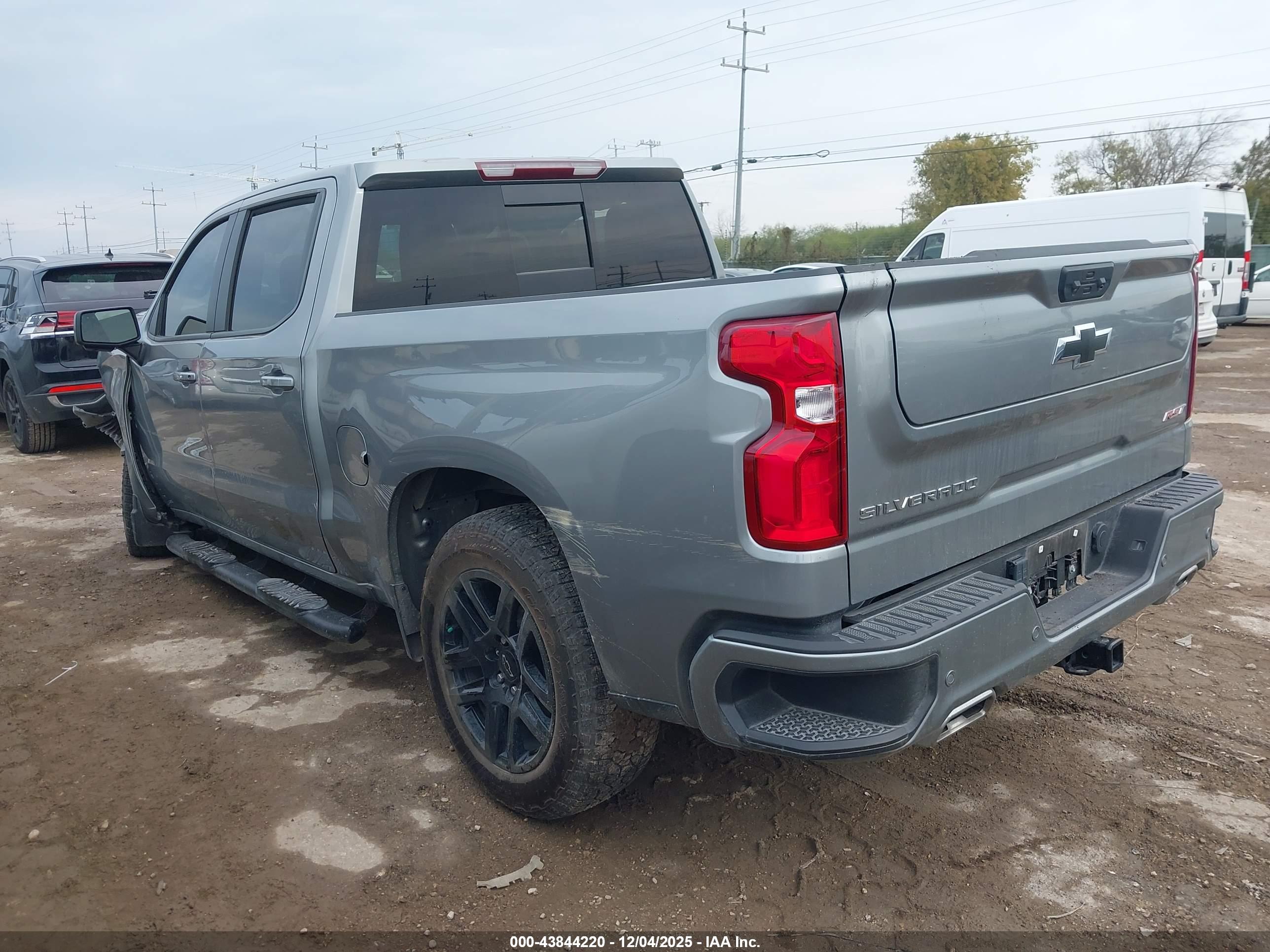 CHEVROLET SILVERADO image 3