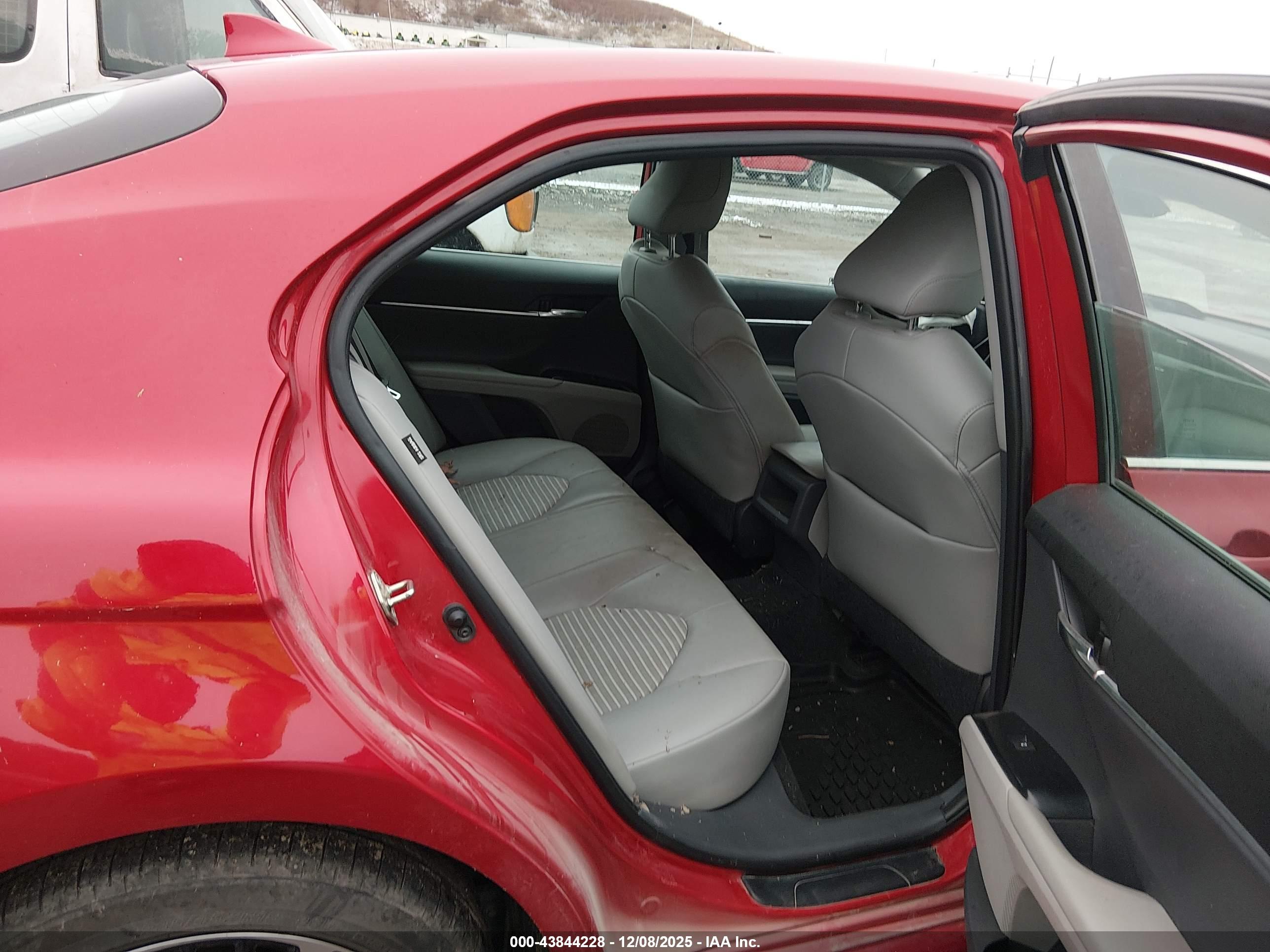 TOYOTA CAMRY image 8