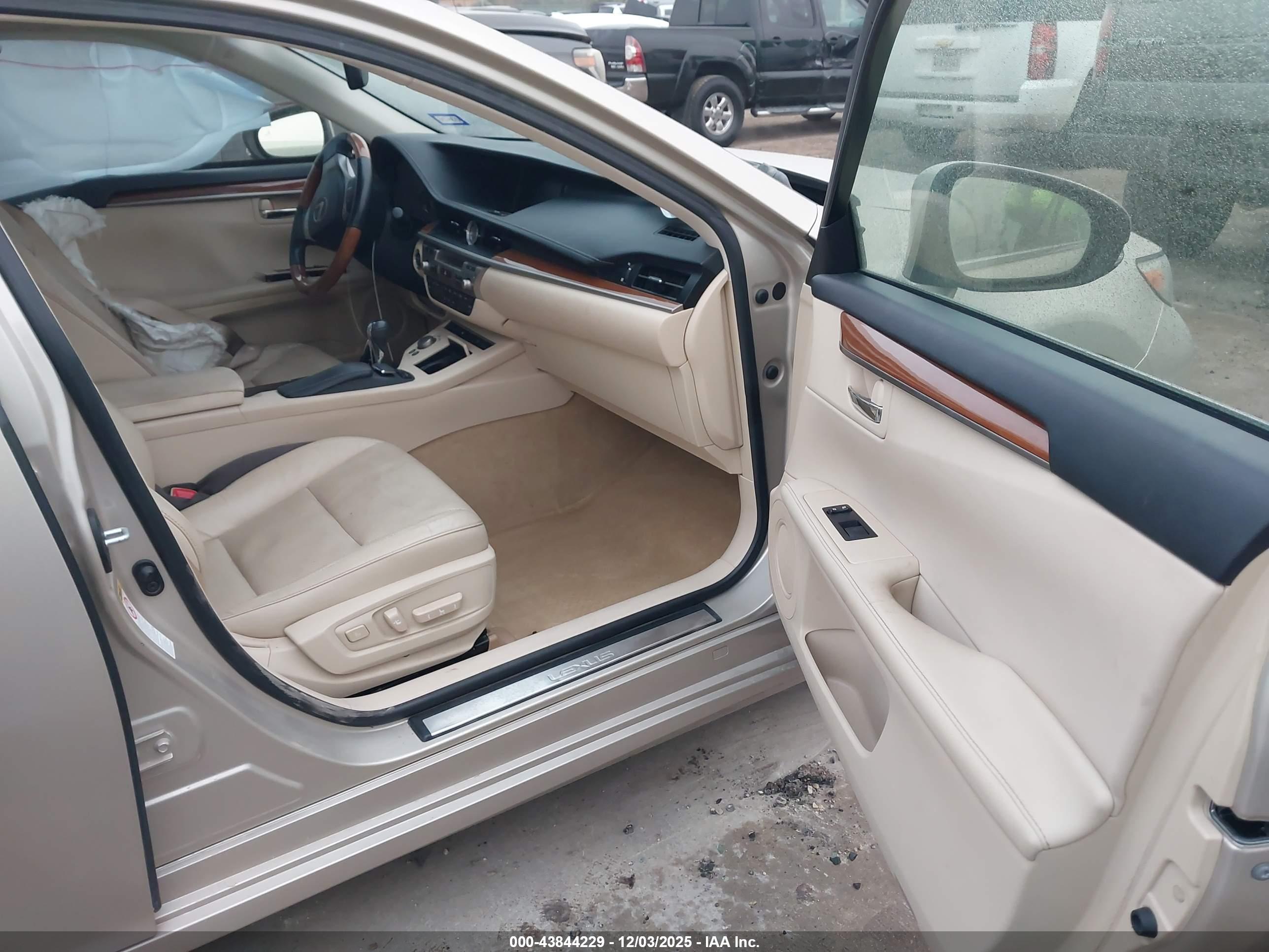 LEXUS ES image 5