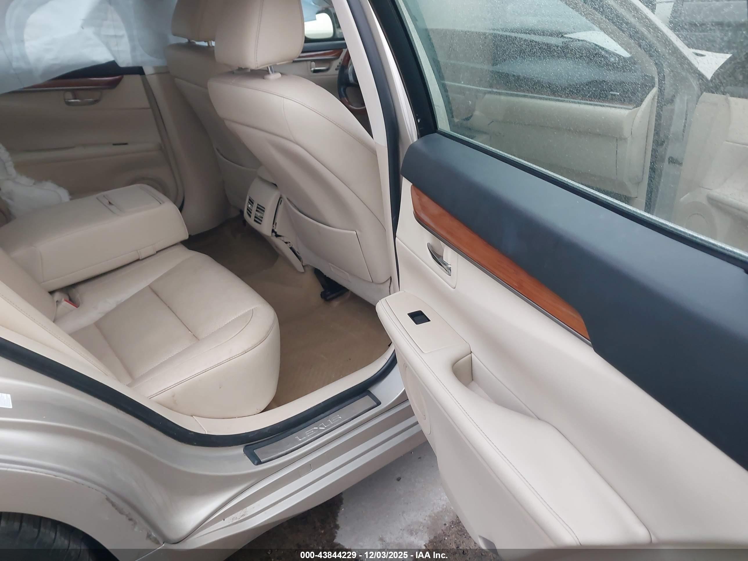 LEXUS ES image 8