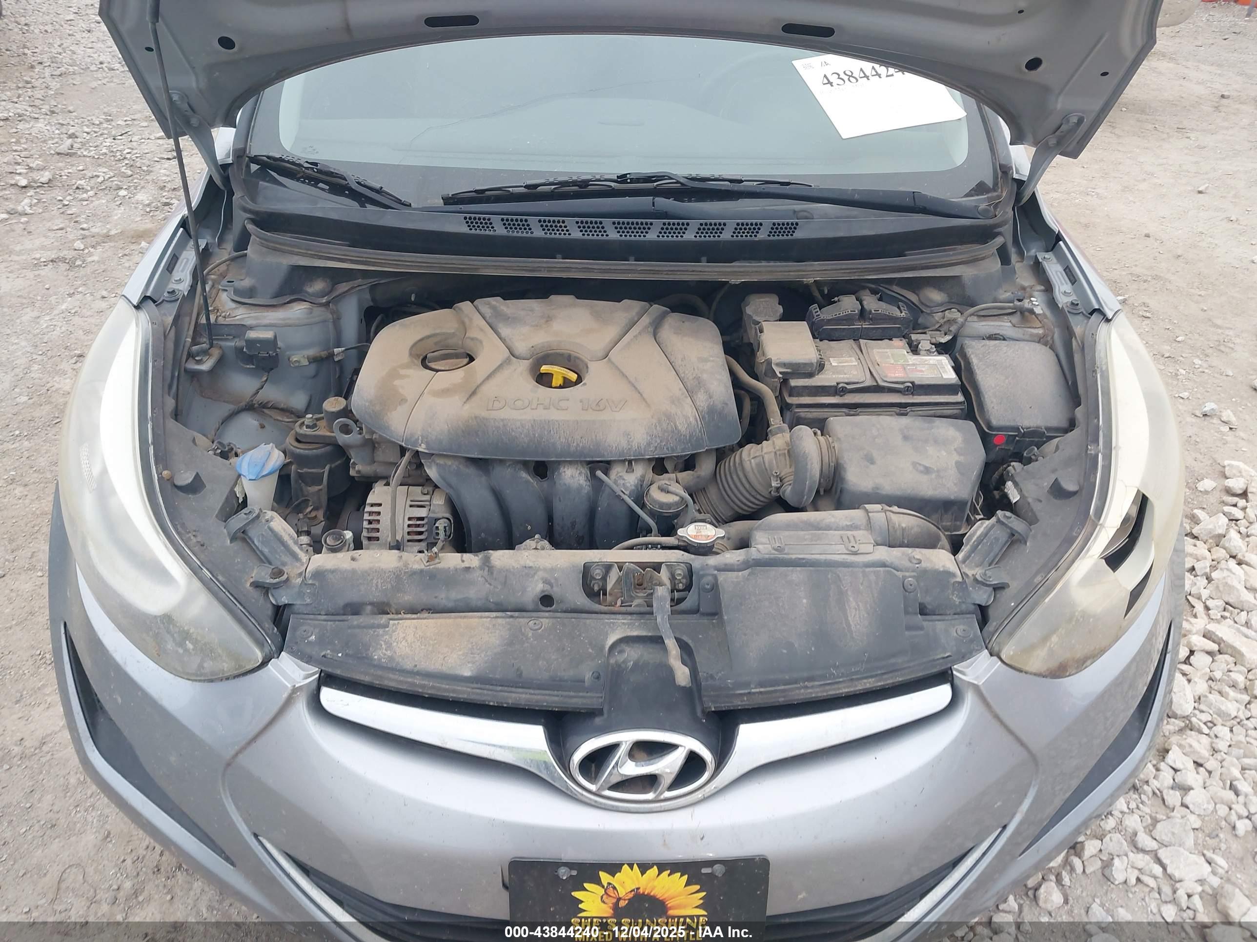 HYUNDAI ELANTRA image 10