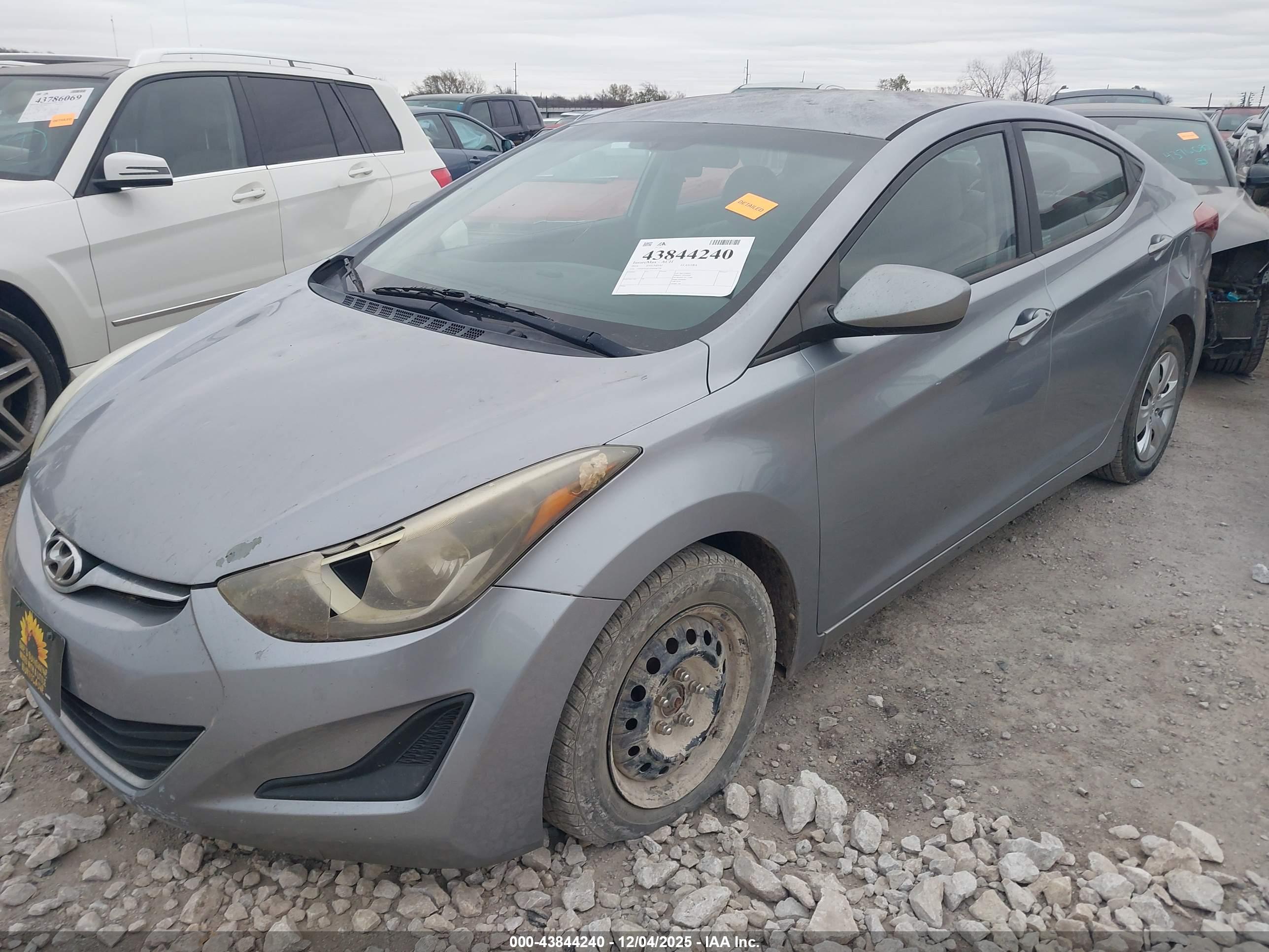 HYUNDAI ELANTRA image 2
