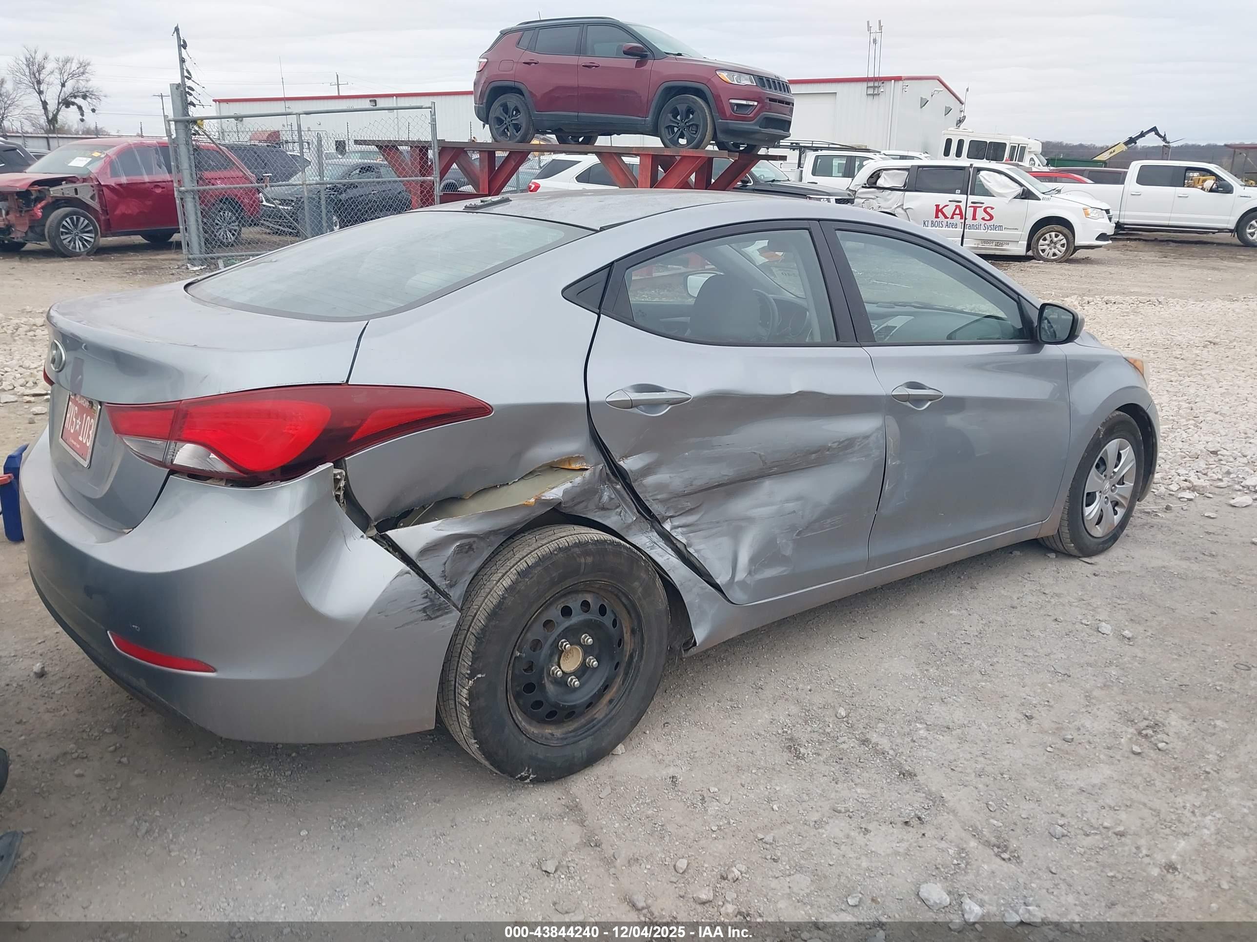 HYUNDAI ELANTRA image 4