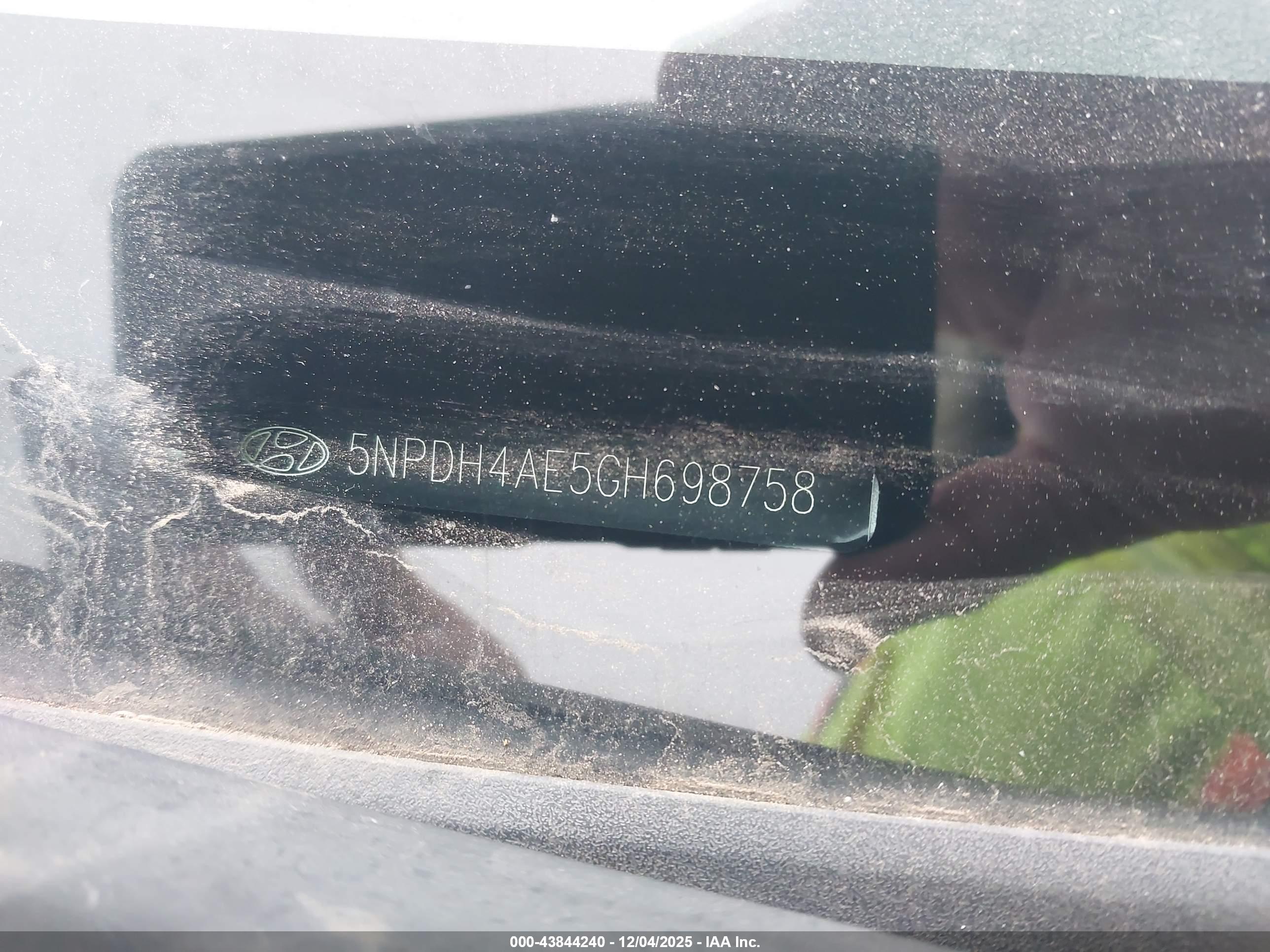 HYUNDAI ELANTRA image 9
