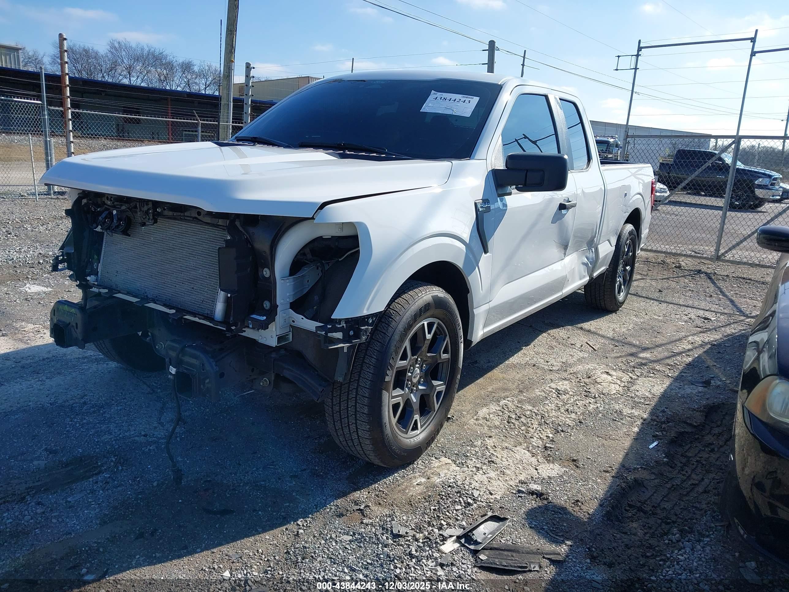 FORD F-150 image 2