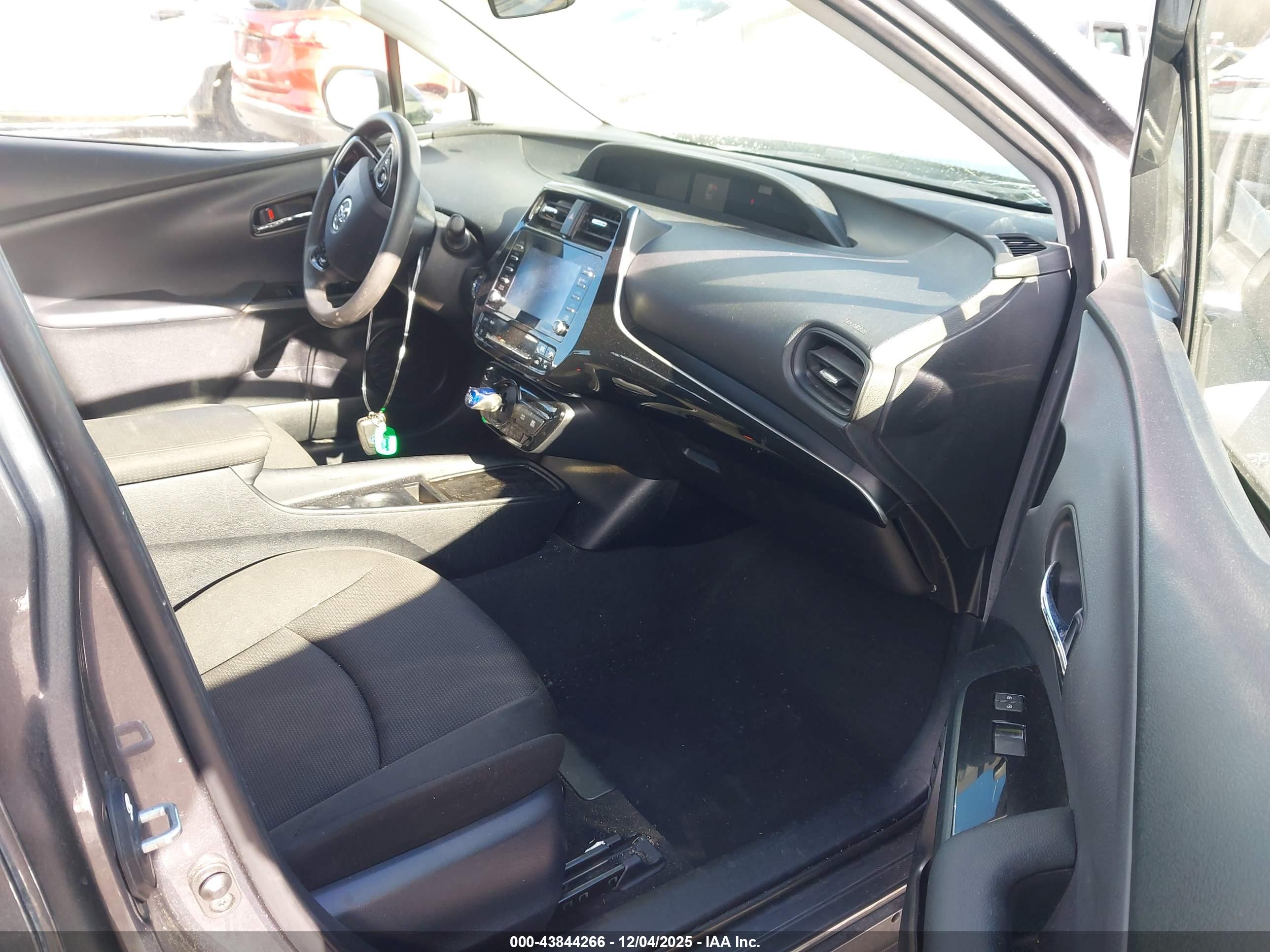 TOYOTA PRIUS image 5