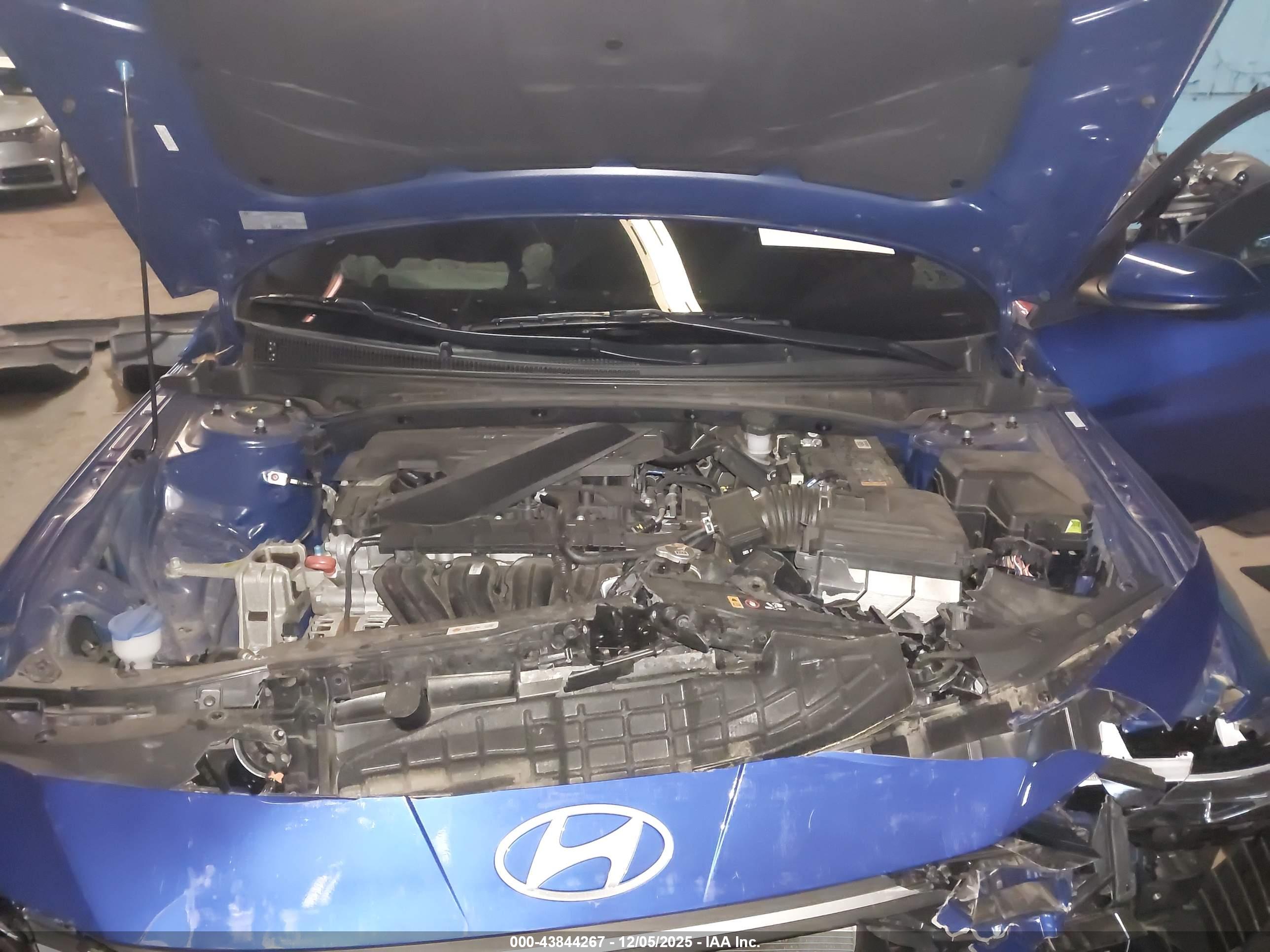 HYUNDAI ELANTRA image 10