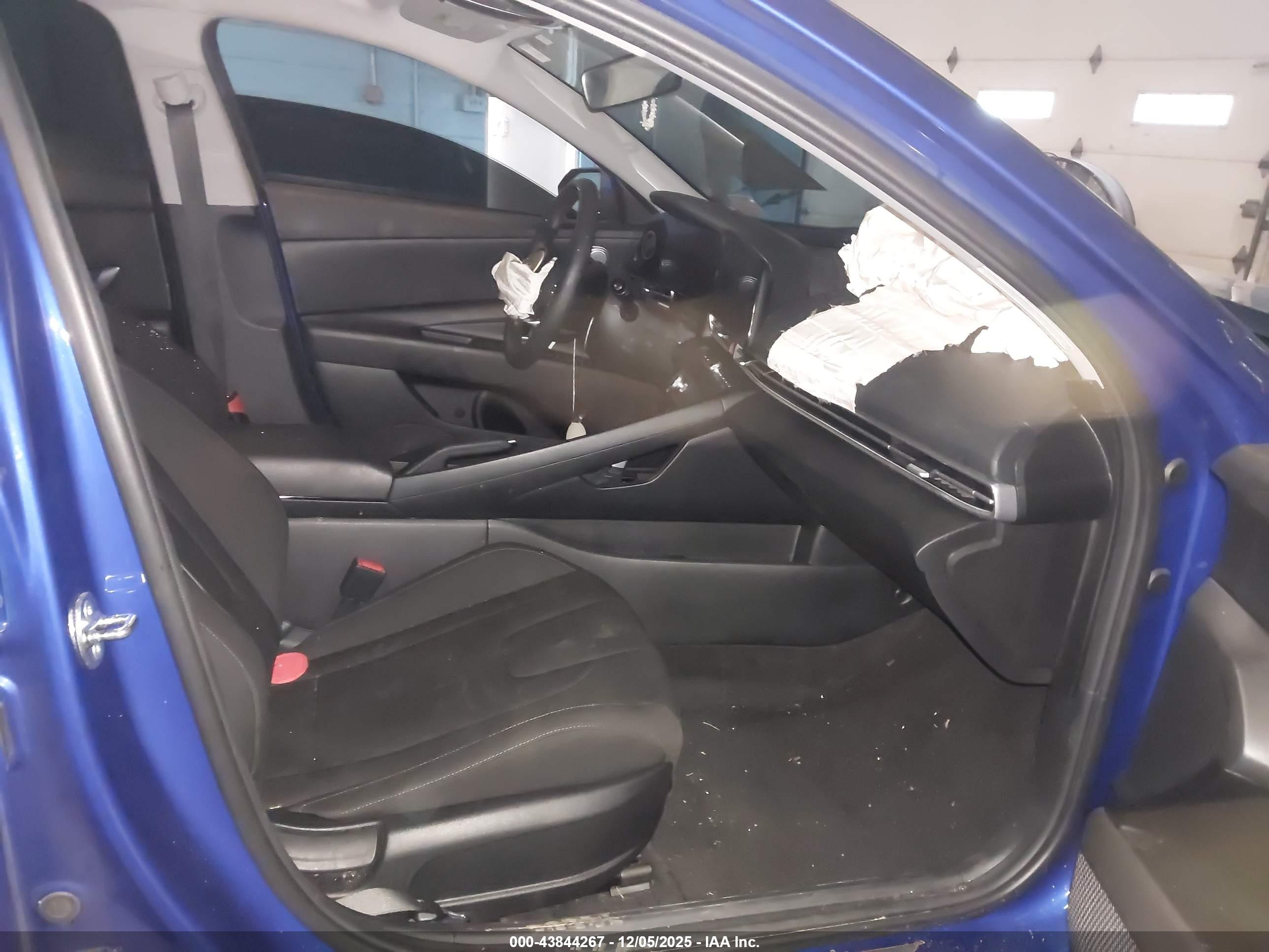 HYUNDAI ELANTRA image 5