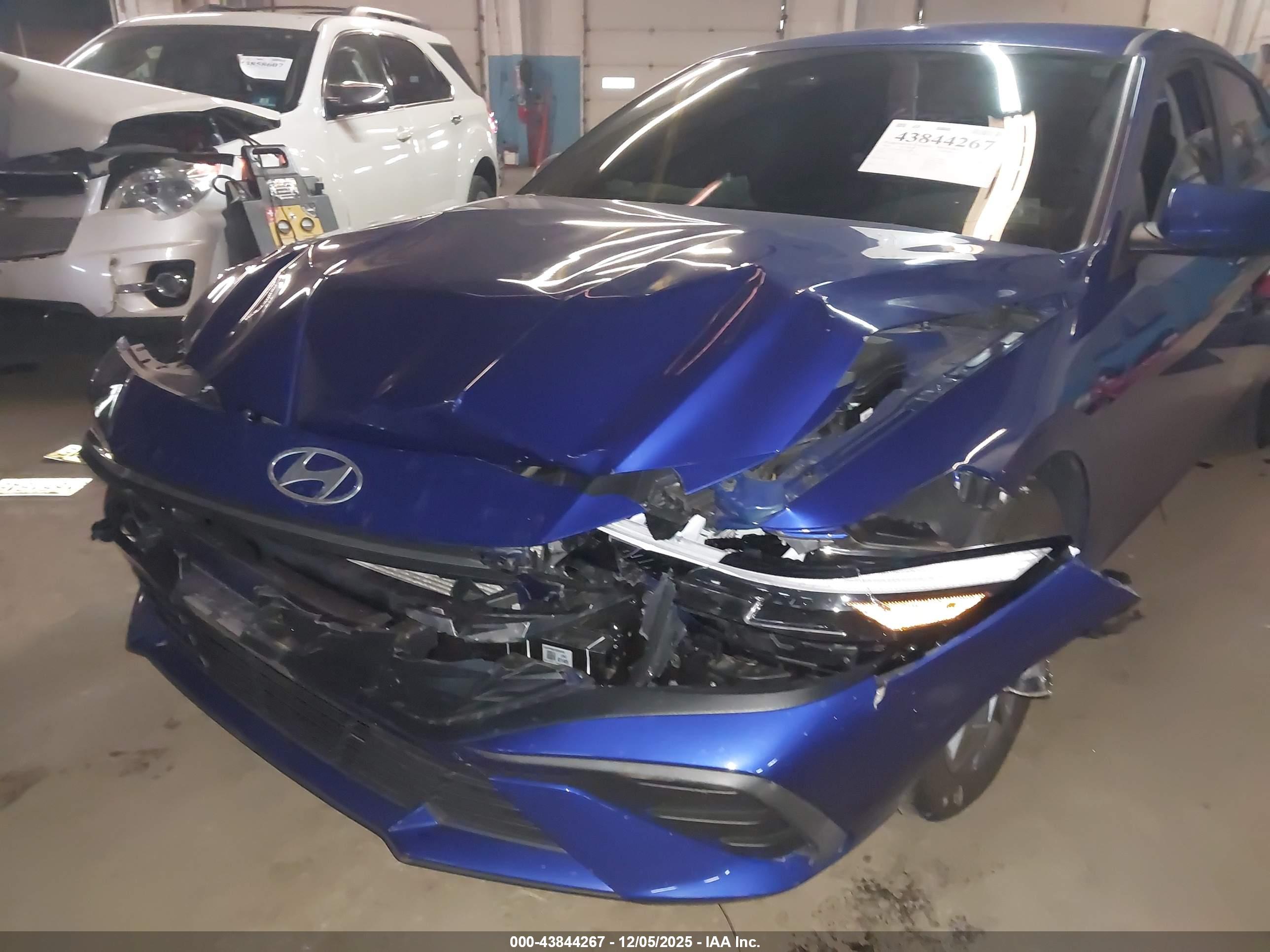 HYUNDAI ELANTRA image 6