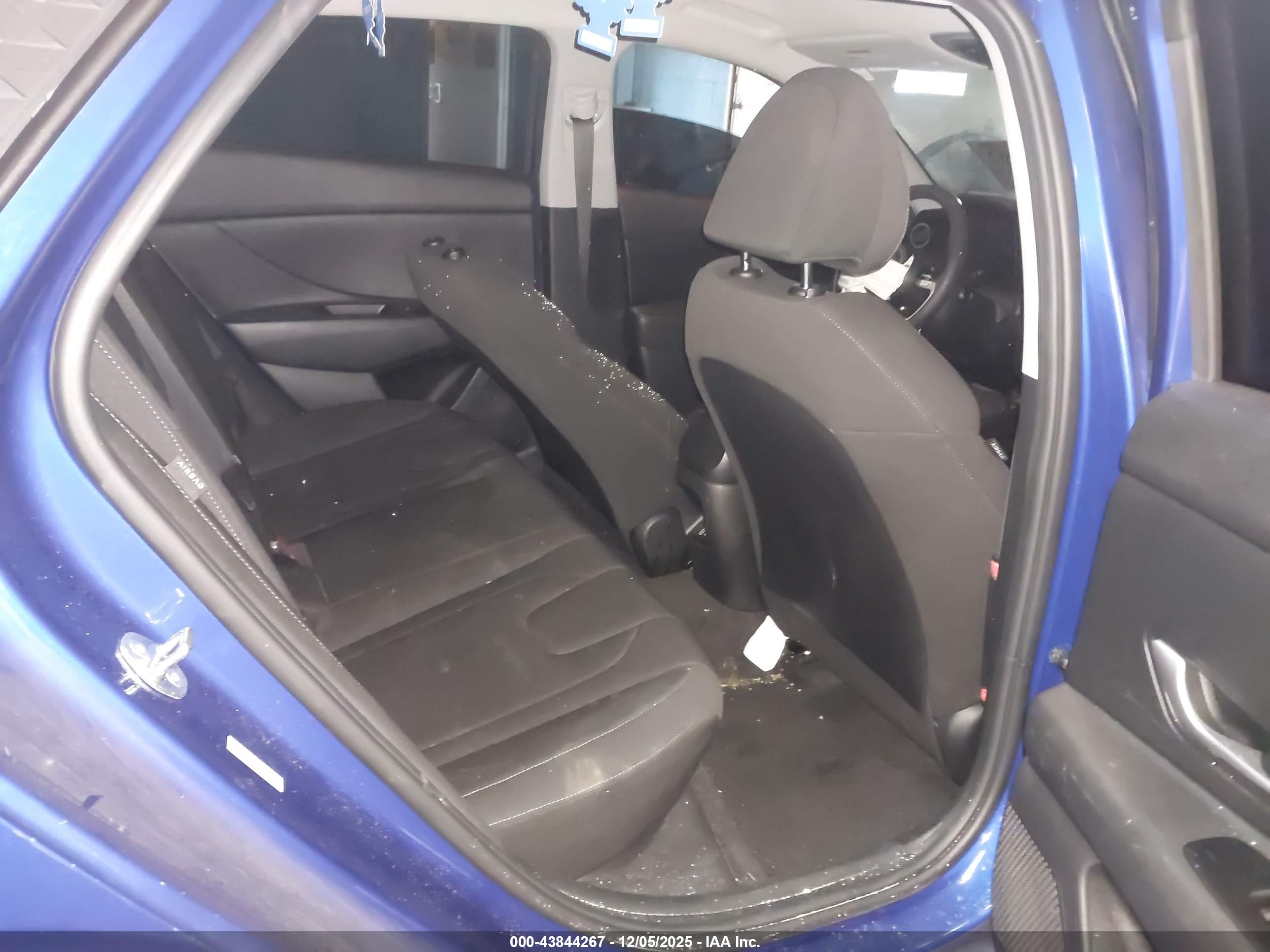 HYUNDAI ELANTRA image 8