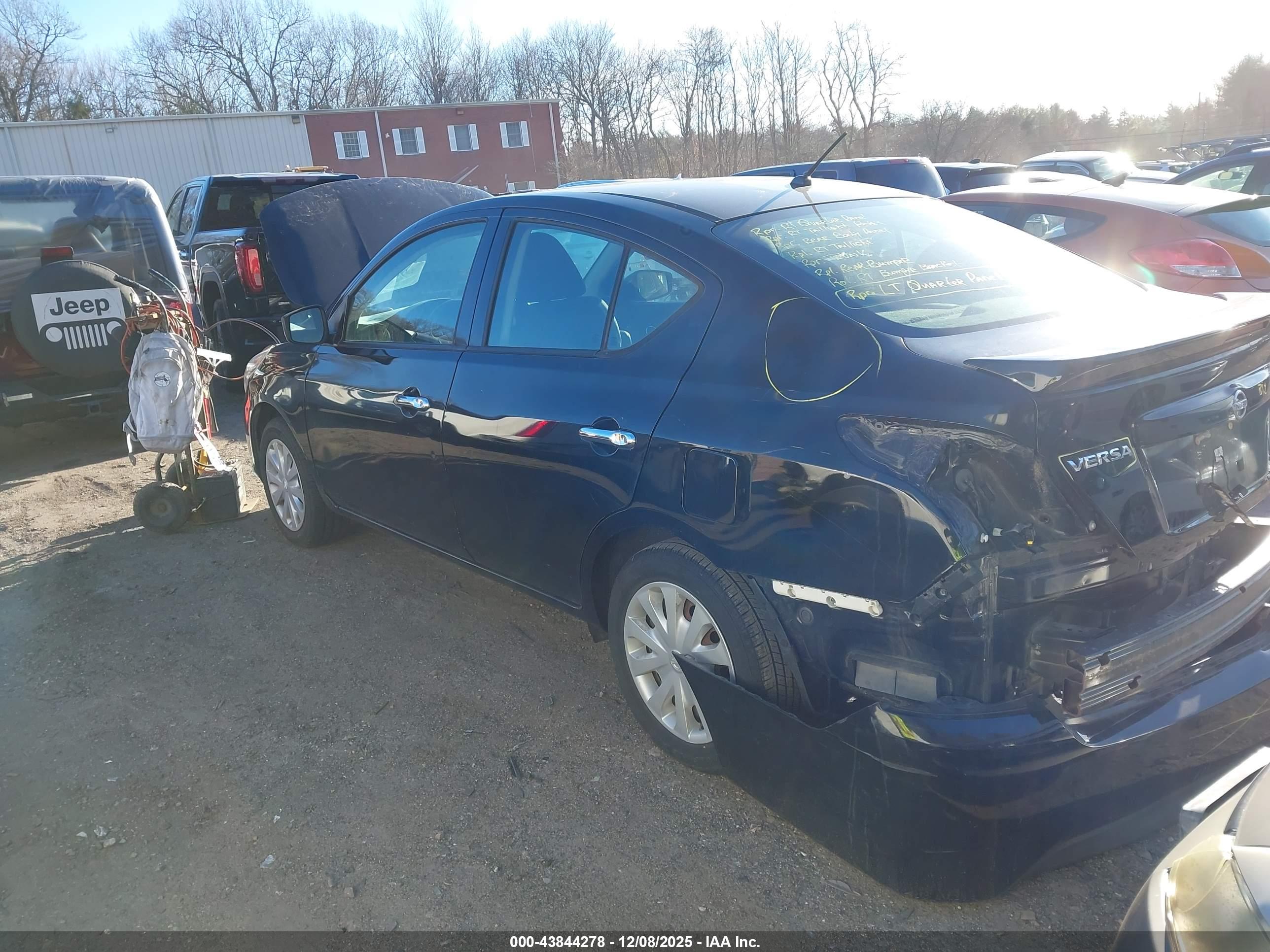 NISSAN VERSA image 3
