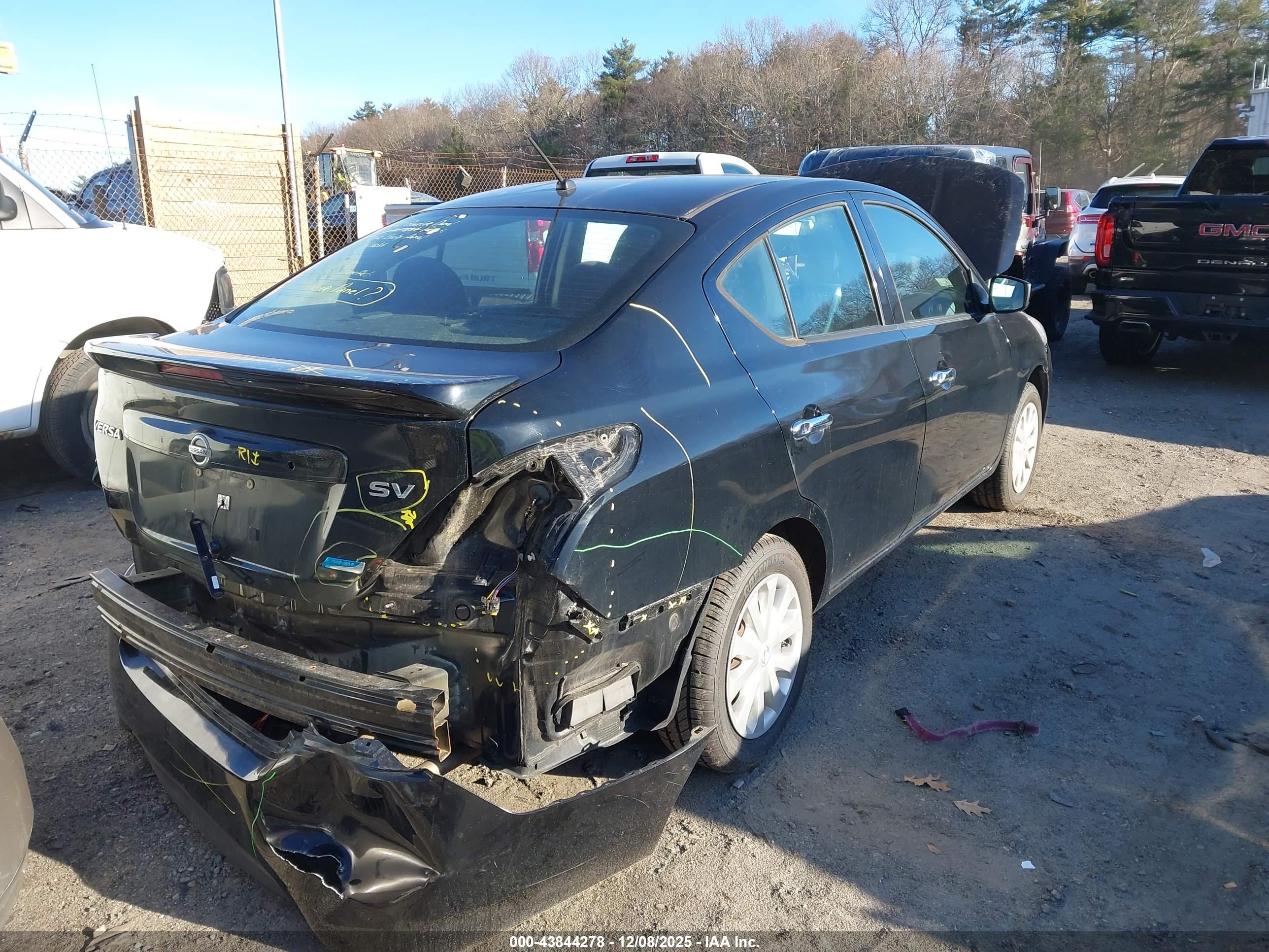 NISSAN VERSA image 4