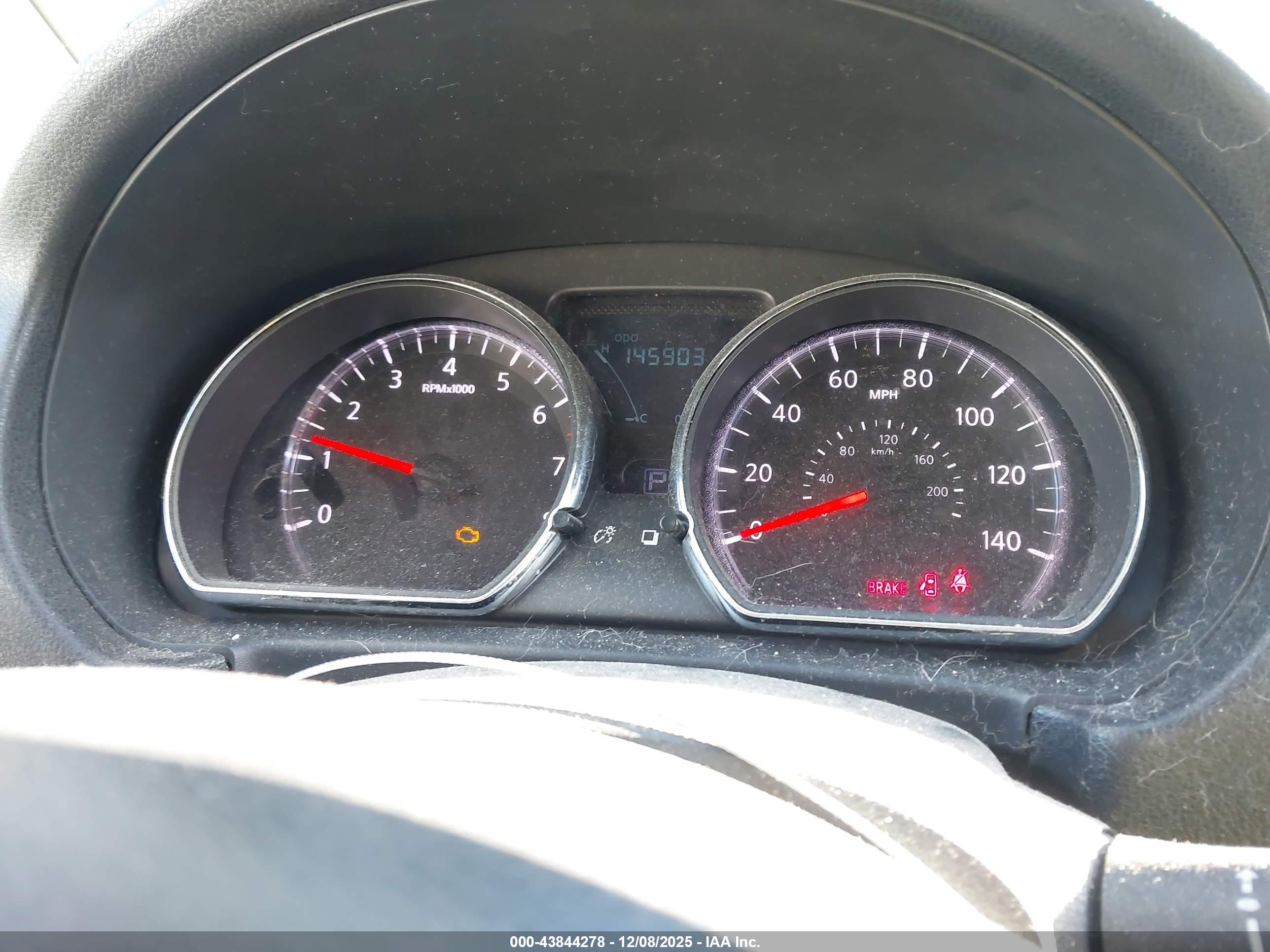 NISSAN VERSA image 7