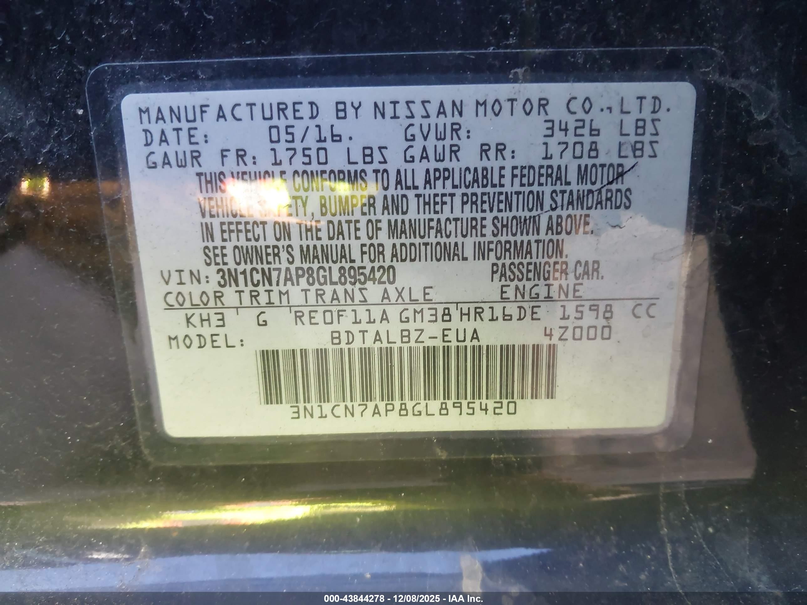 NISSAN VERSA image 9