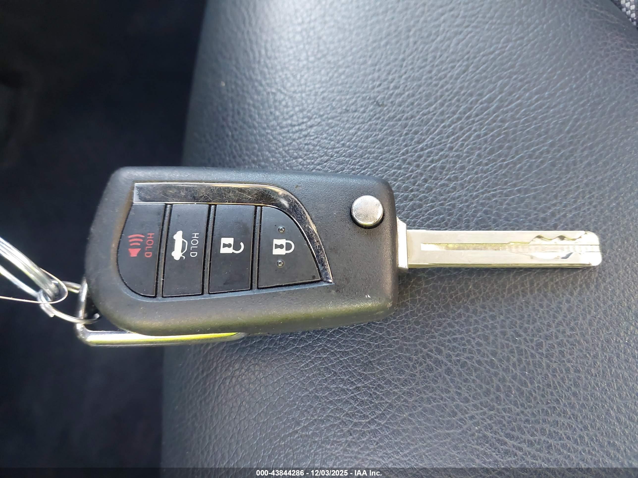 TOYOTA CAMRY image 11