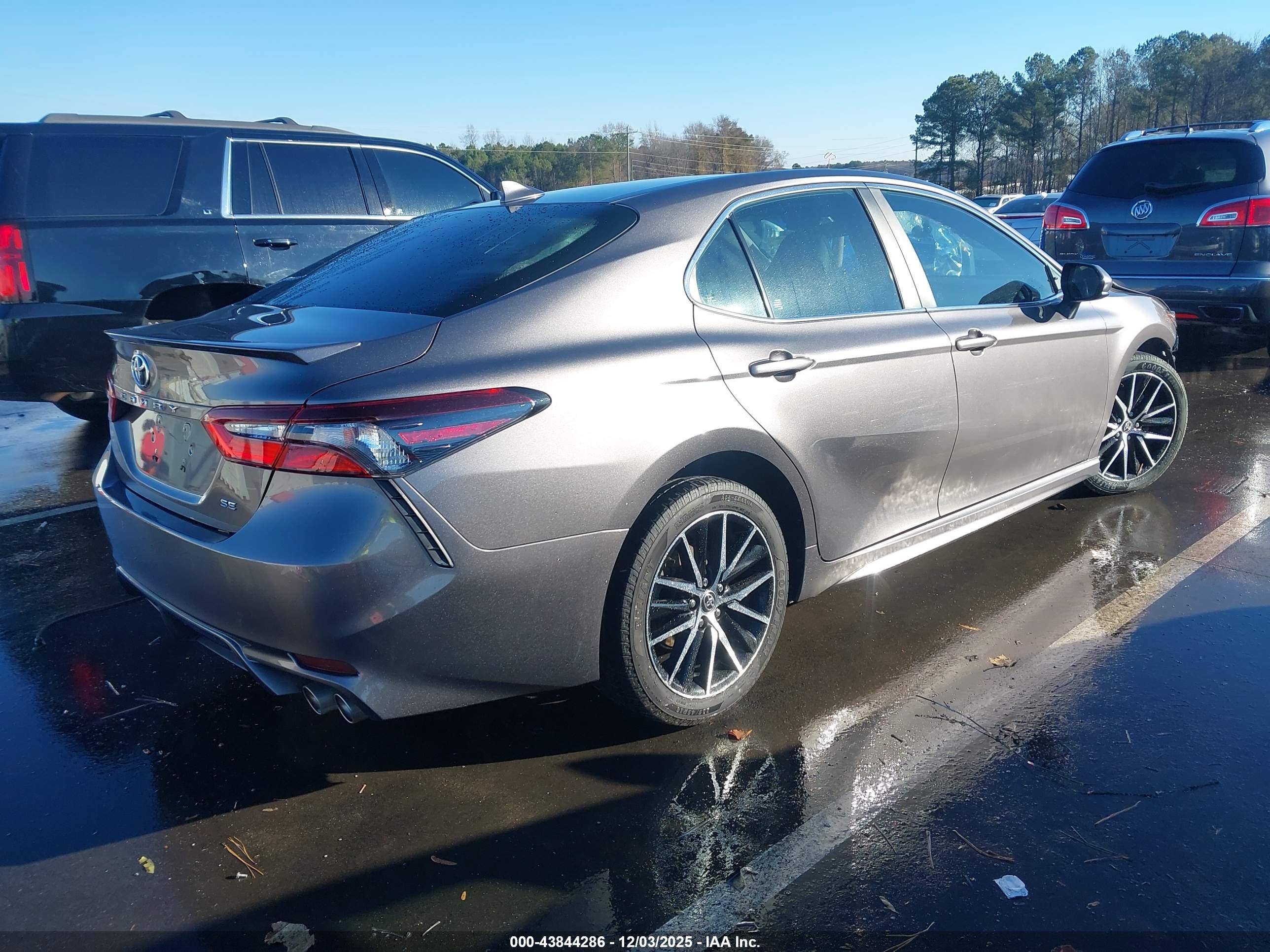 TOYOTA CAMRY image 4
