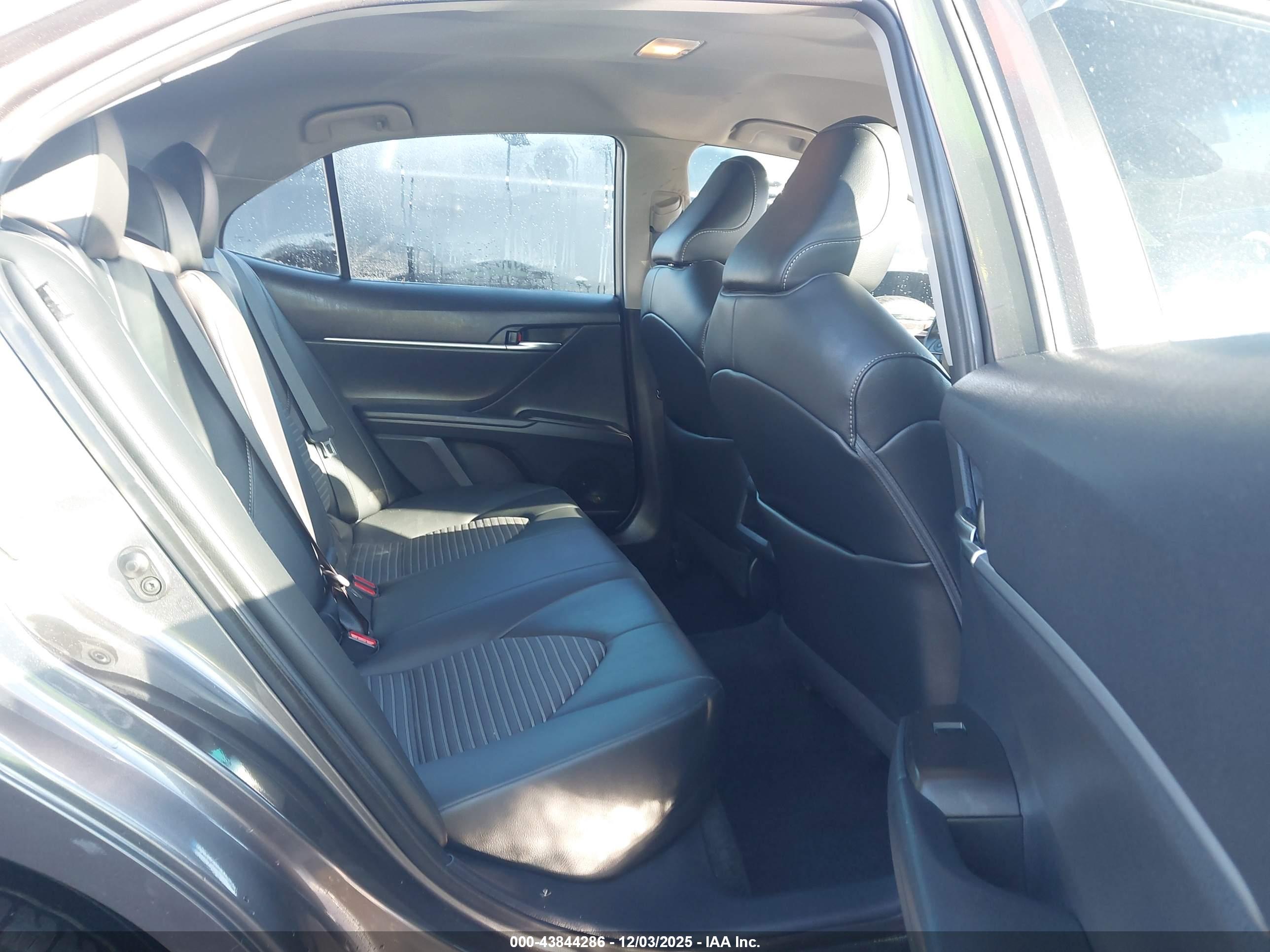 TOYOTA CAMRY image 8