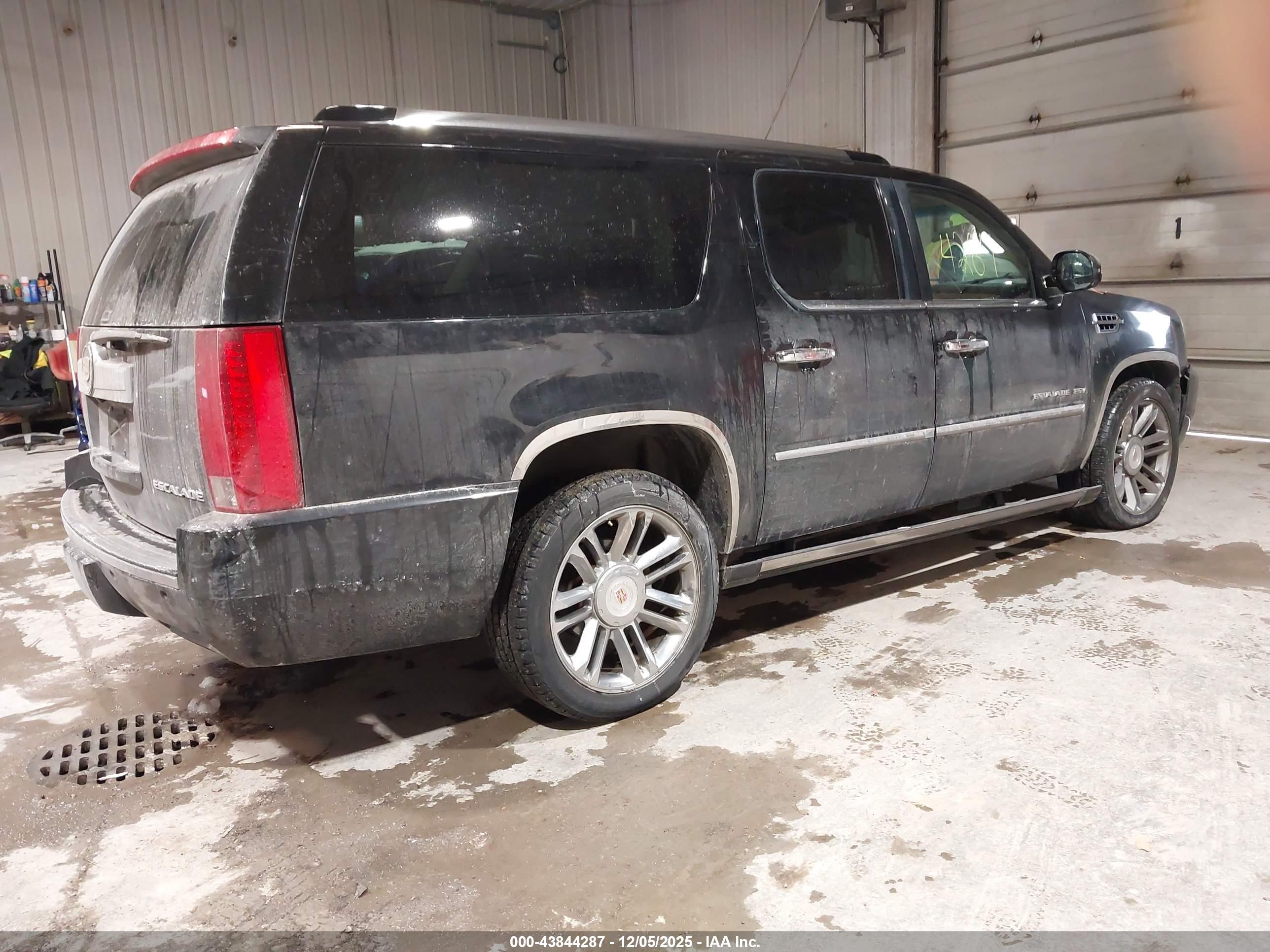 CADILLAC ESCALADE image 4