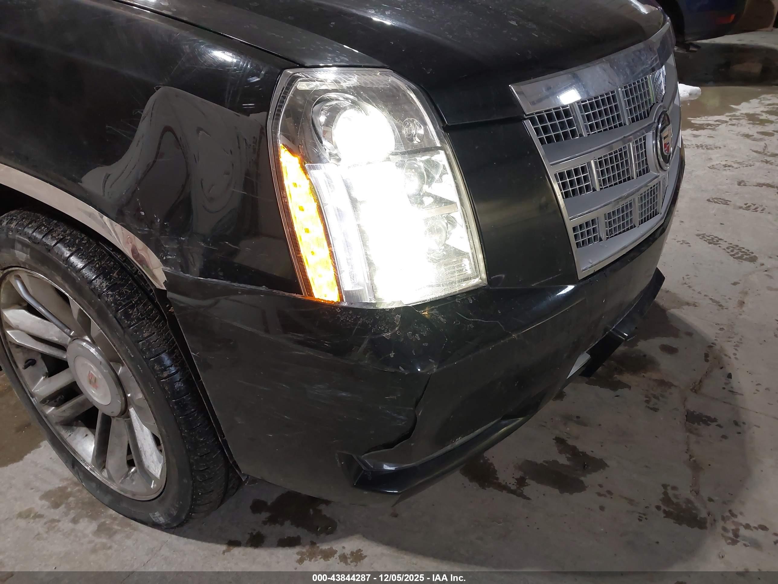 CADILLAC ESCALADE image 6