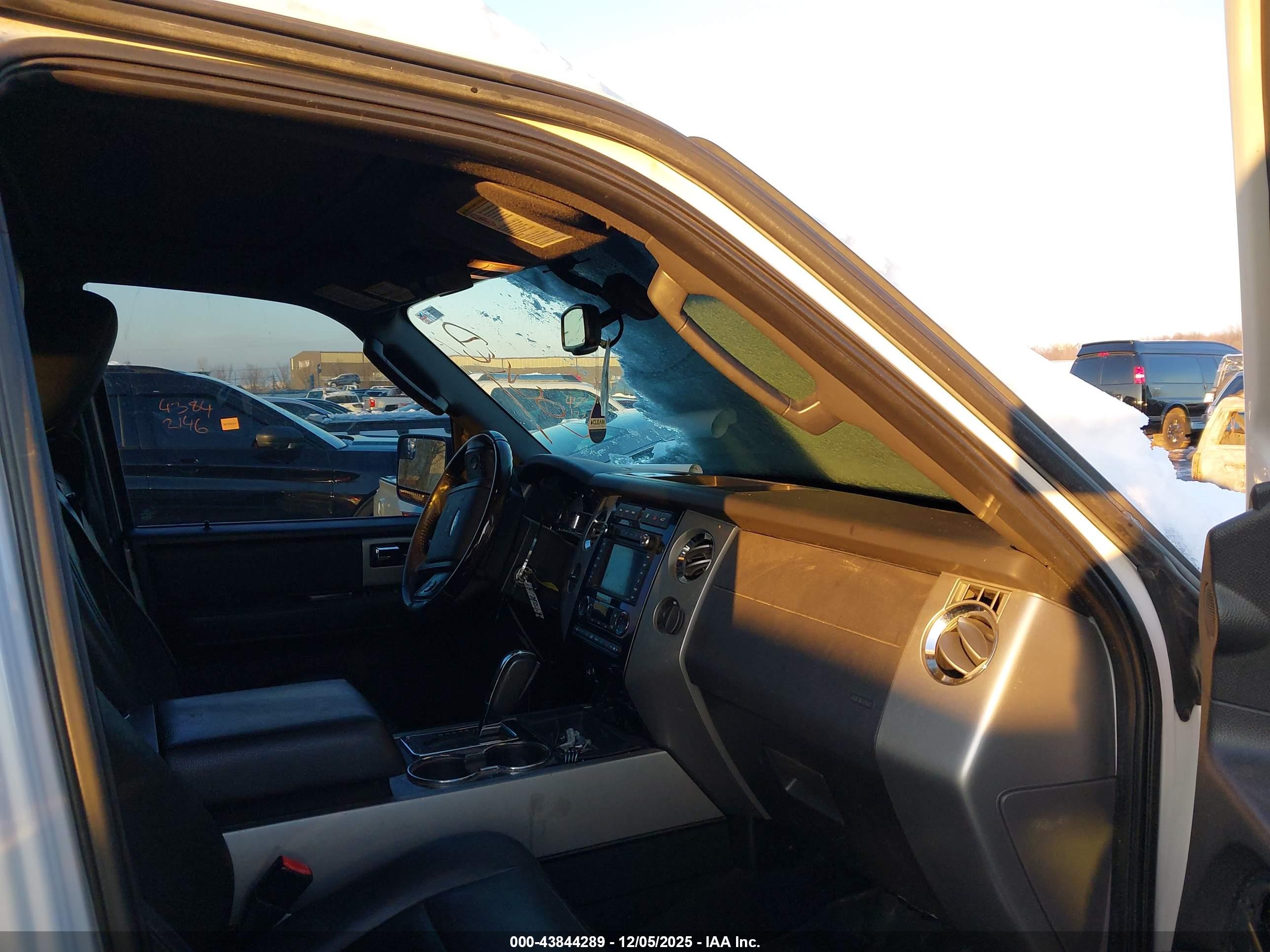 FORD EXPEDITION image 5