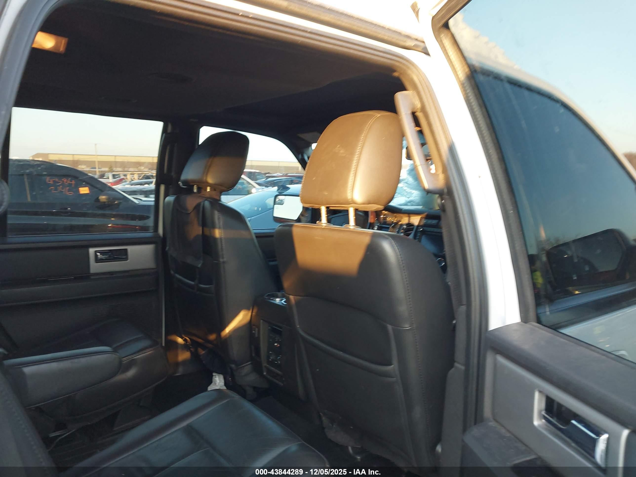 FORD EXPEDITION image 8