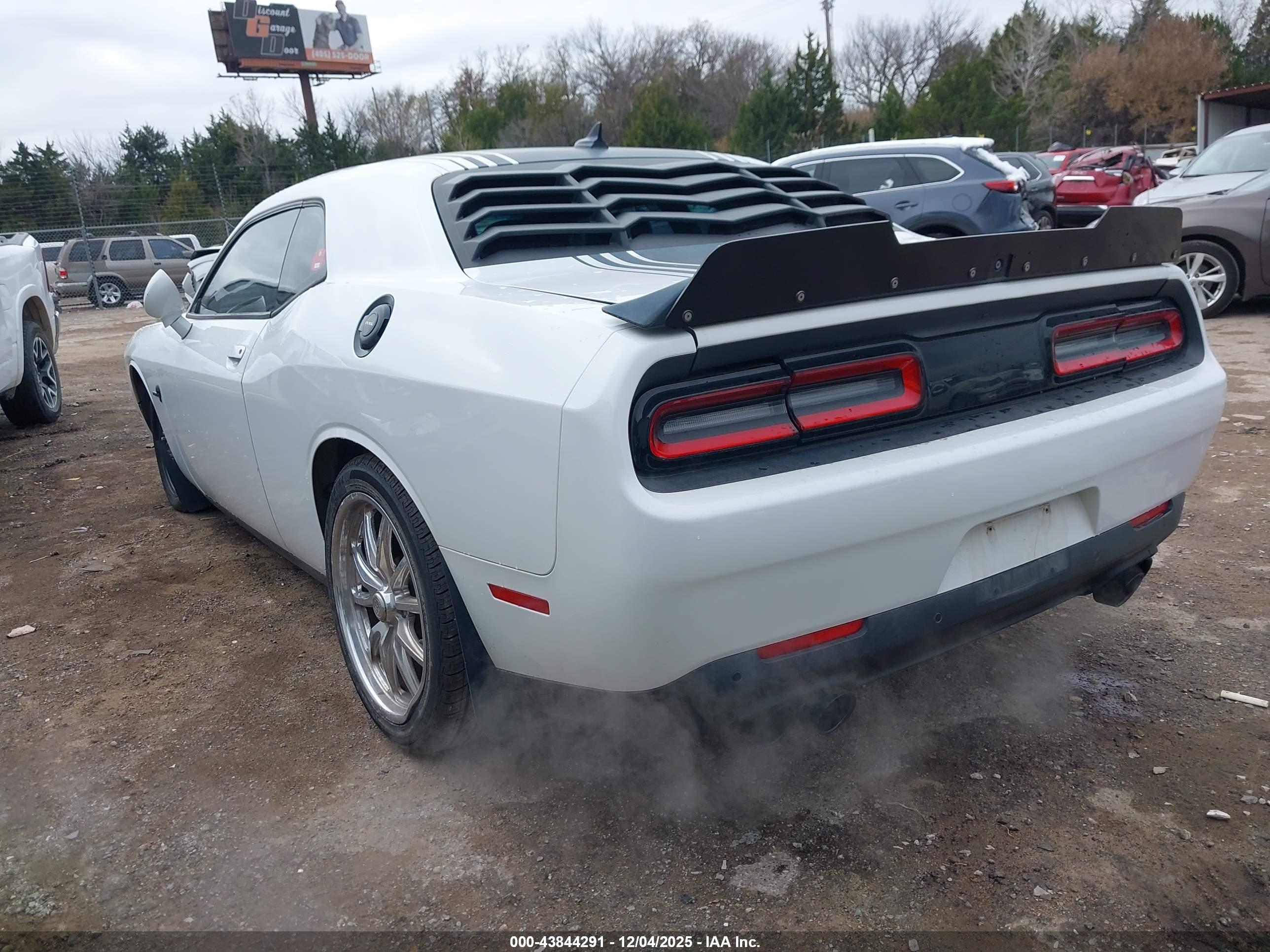 DODGE CHALLENGER image 3